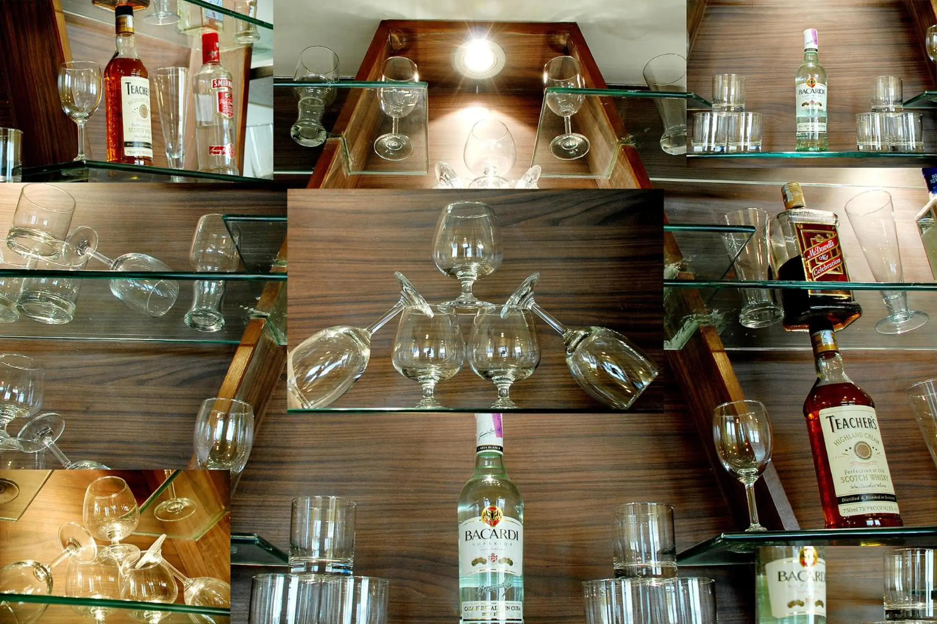 Lounge or bar in Cambay Grand Kukas Lounge or bar in Cambay Grand Kukas