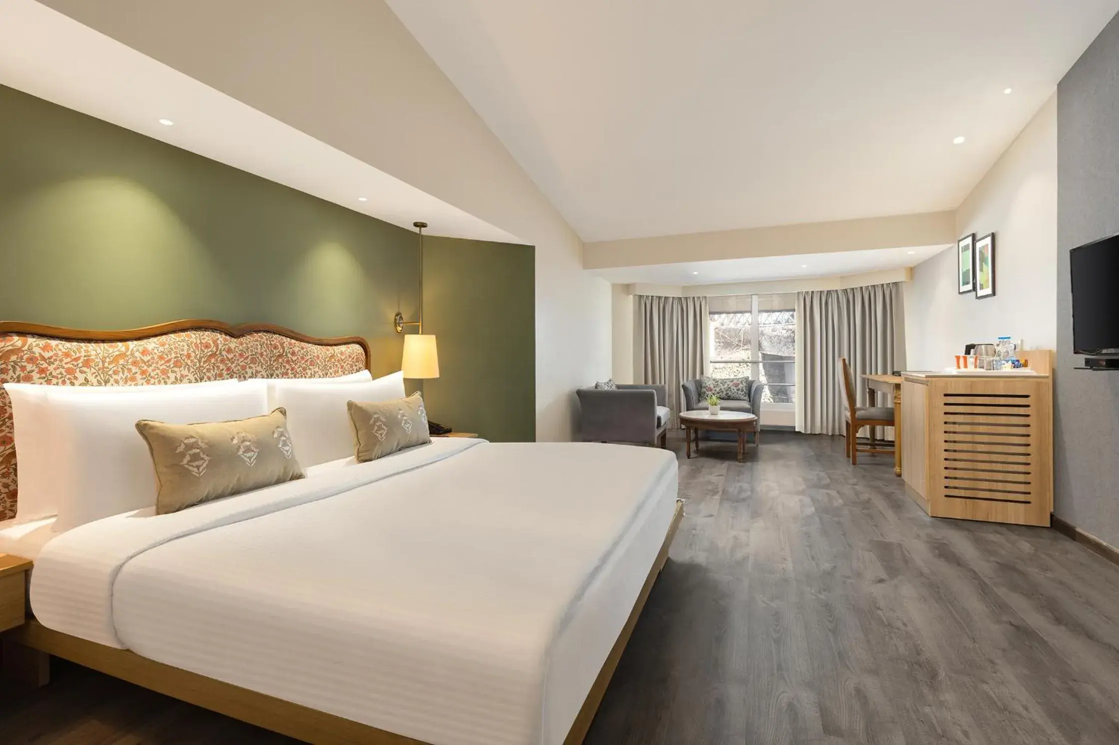 Bedroom, Bed in Fortune Resort Grace, Mussoorie - Member ITC Hotels' Group Bedroom, Bed in Fortune Resort Grace, Mussoorie - Member ITC Hotels' Group