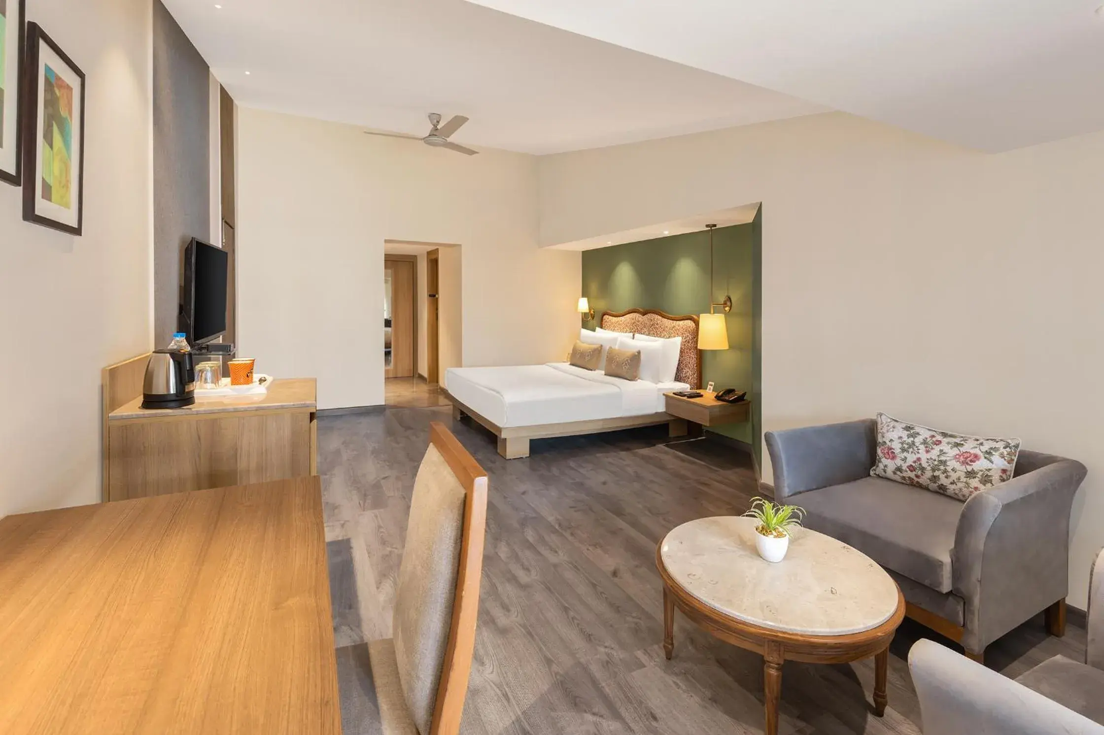 Bedroom, Bed in Fortune Resort Grace, Mussoorie - Member ITC Hotels' Group Bedroom, Bed in Fortune Resort Grace, Mussoorie - Member ITC Hotels' Group
