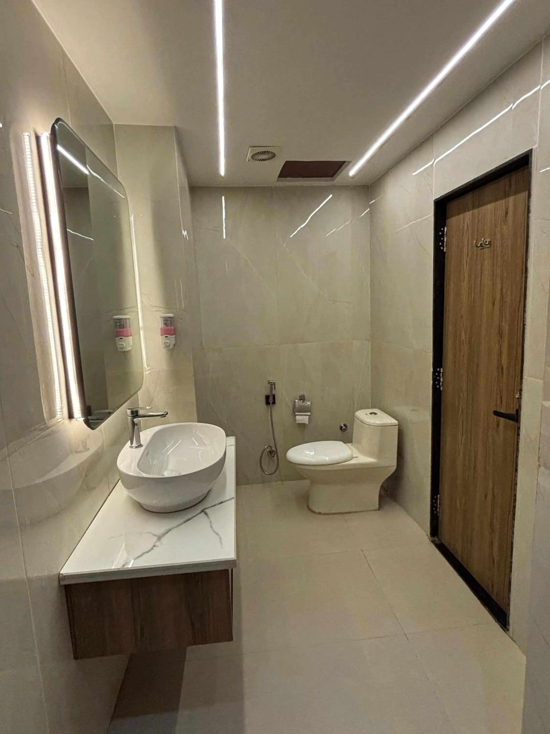 Toilet in Taj Inn Hotel