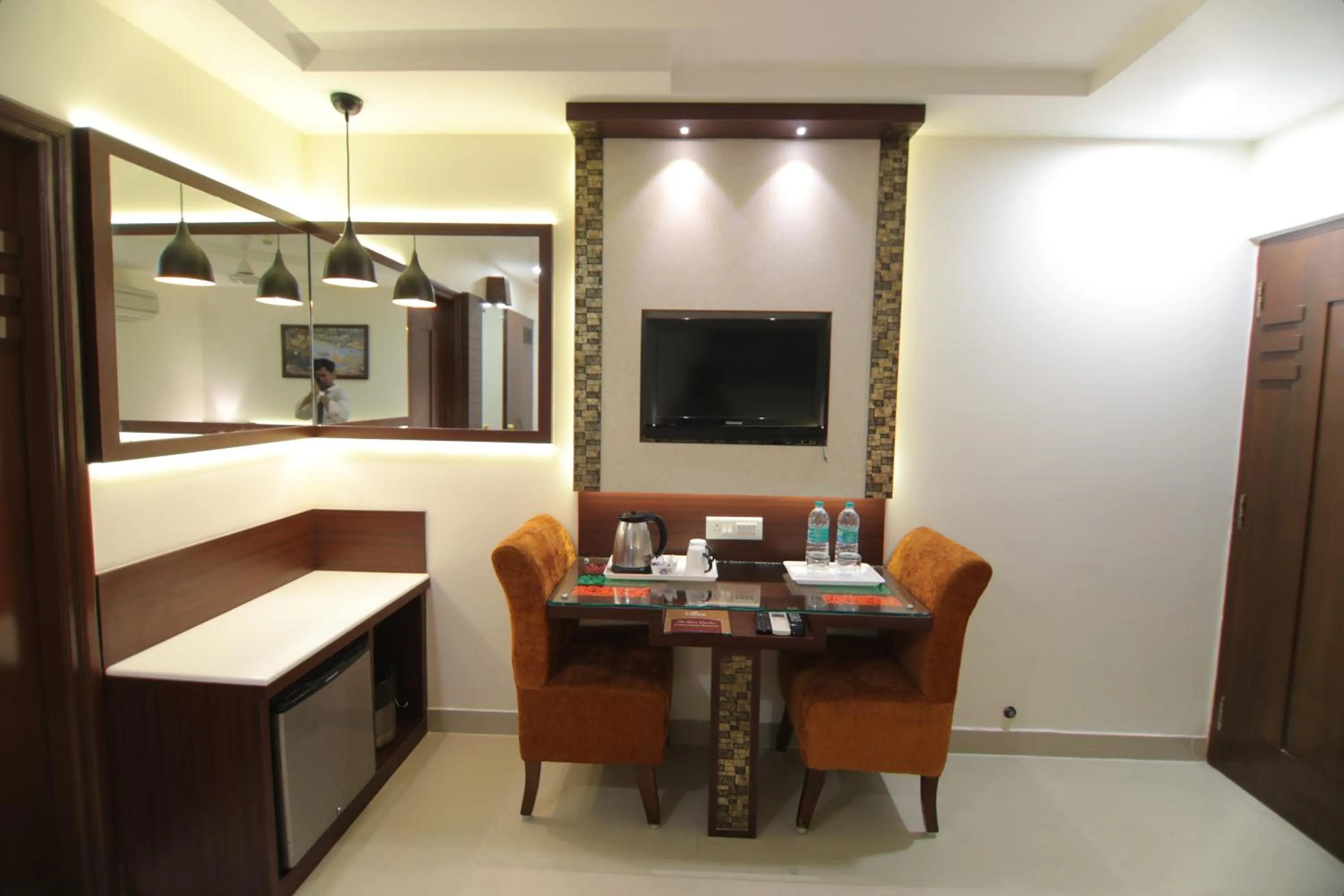 TV and multimedia in Taj Inn Hotel