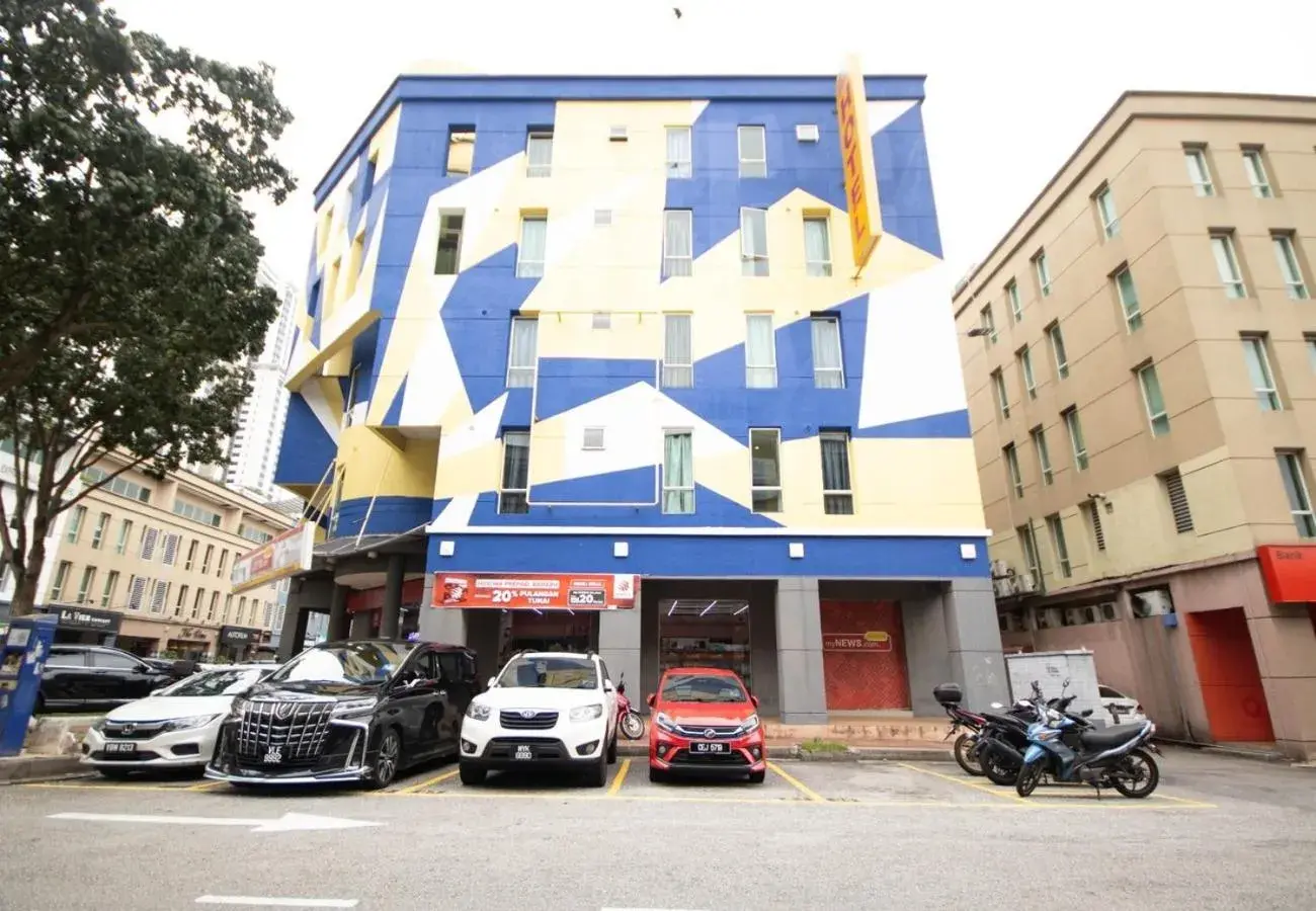 Property building in Sun Inns Hotel Kota Damansara Near Hospital Sungai Buloh Property building in Sun Inns Hotel Kota Damansara Near Hospital Sungai Buloh