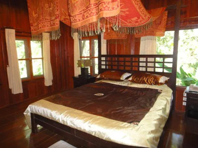 Bed in Fueng Fah Riverside Gardens Resort