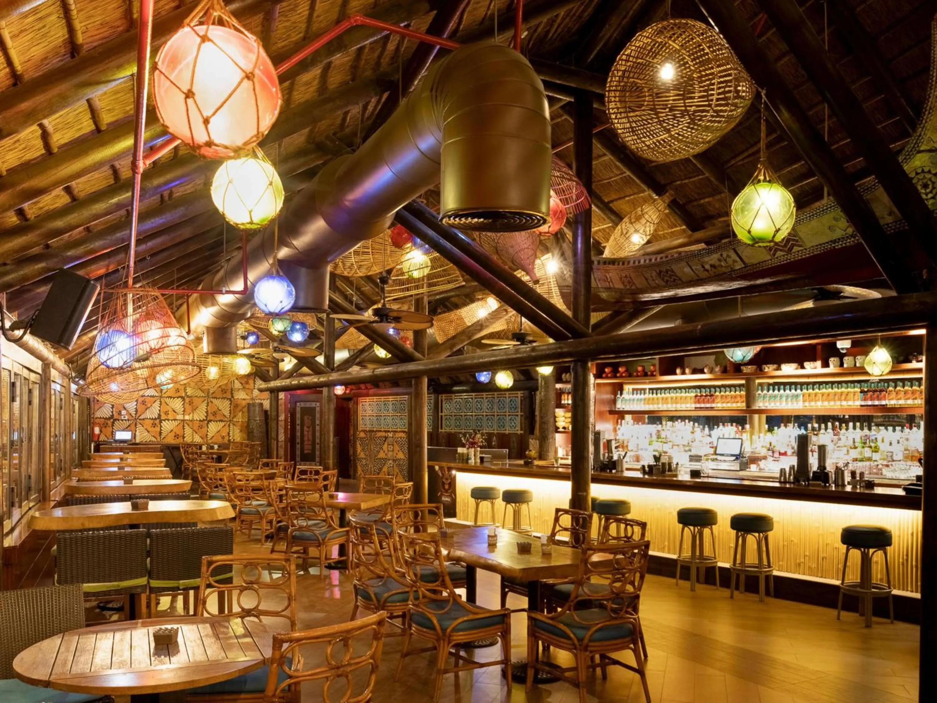 Lounge or bar in Hilton Doha