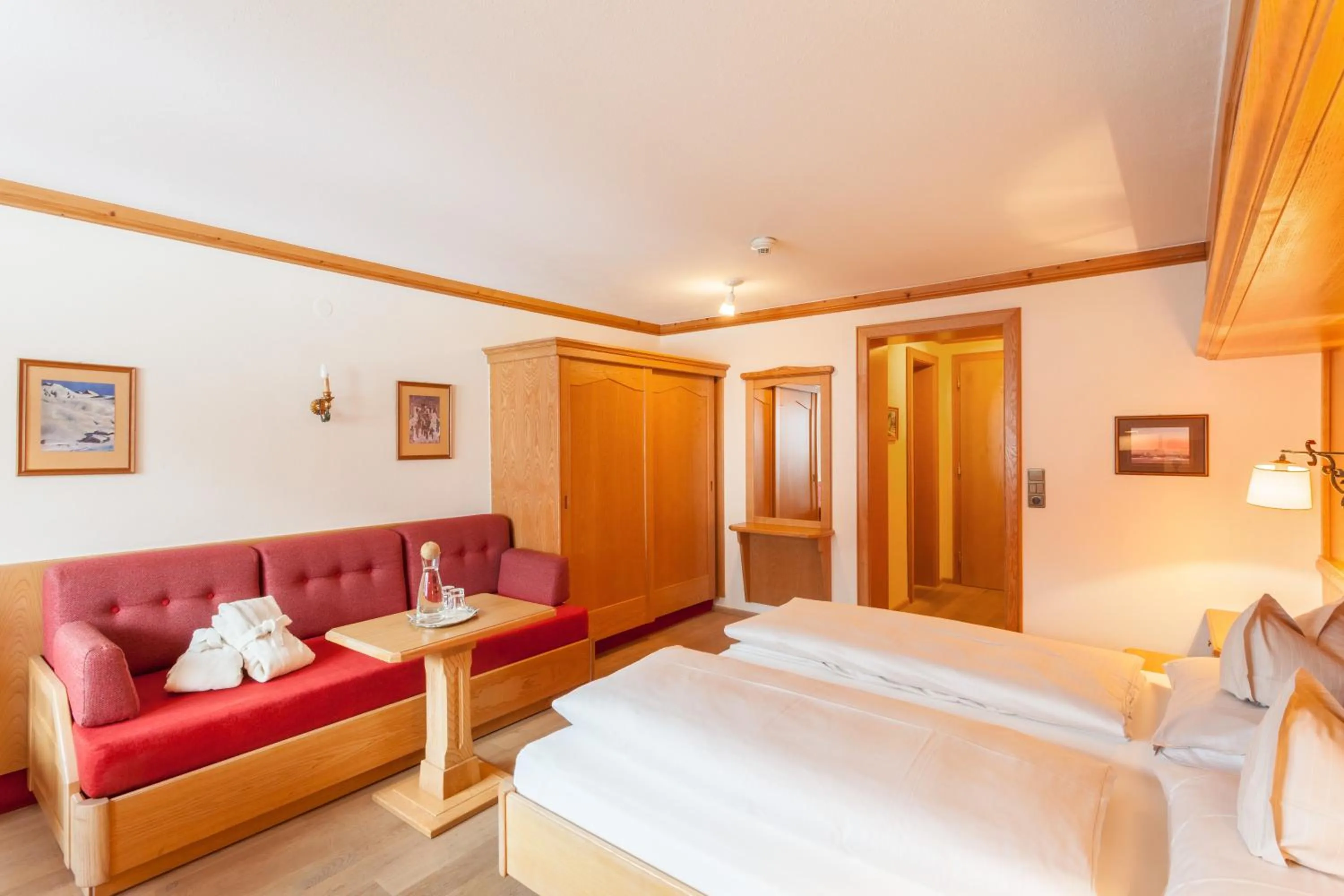 Photo of the whole room, Bed in Ferienhotel Sonnenhof