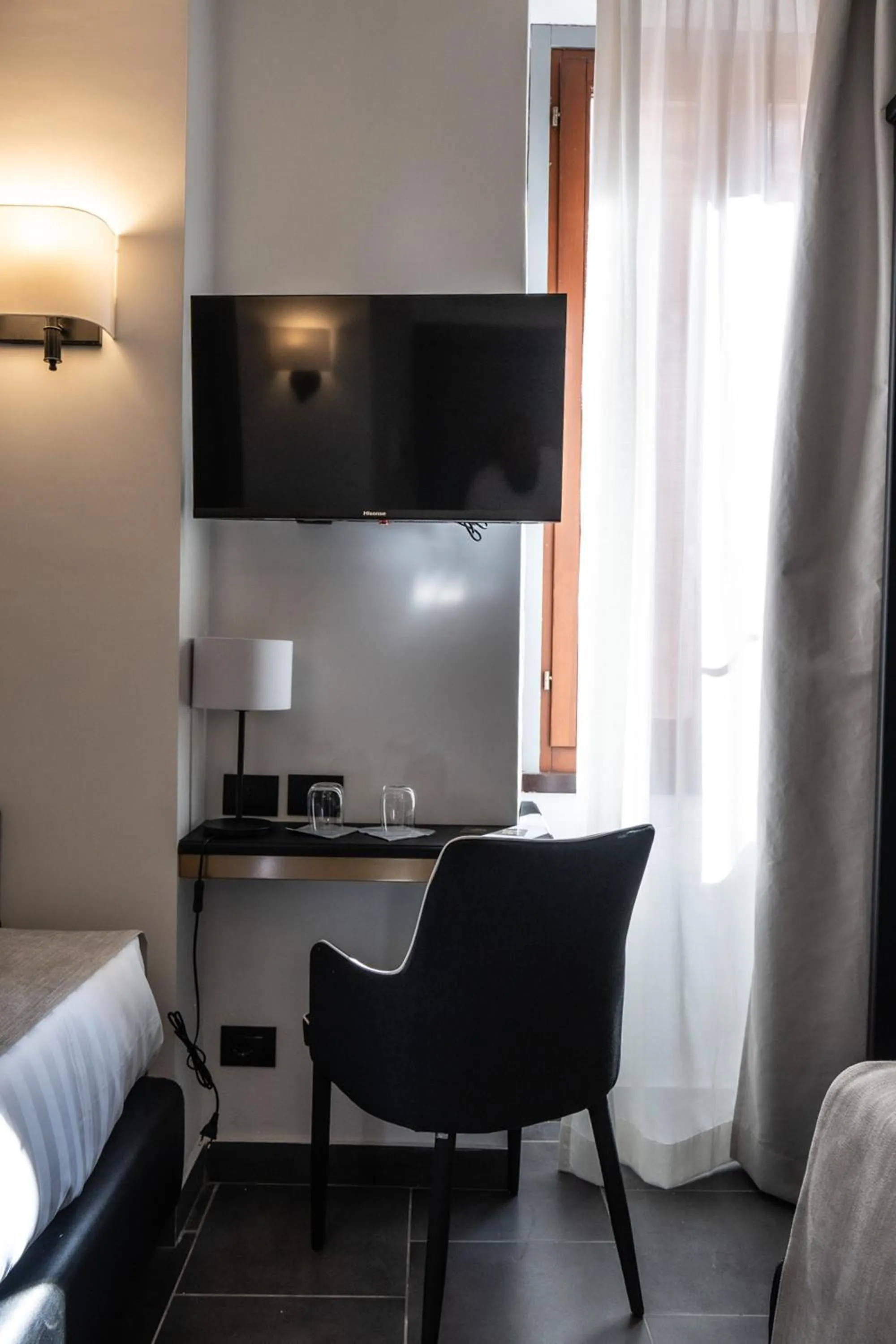 TV and multimedia, Bed in Relais Manzoni