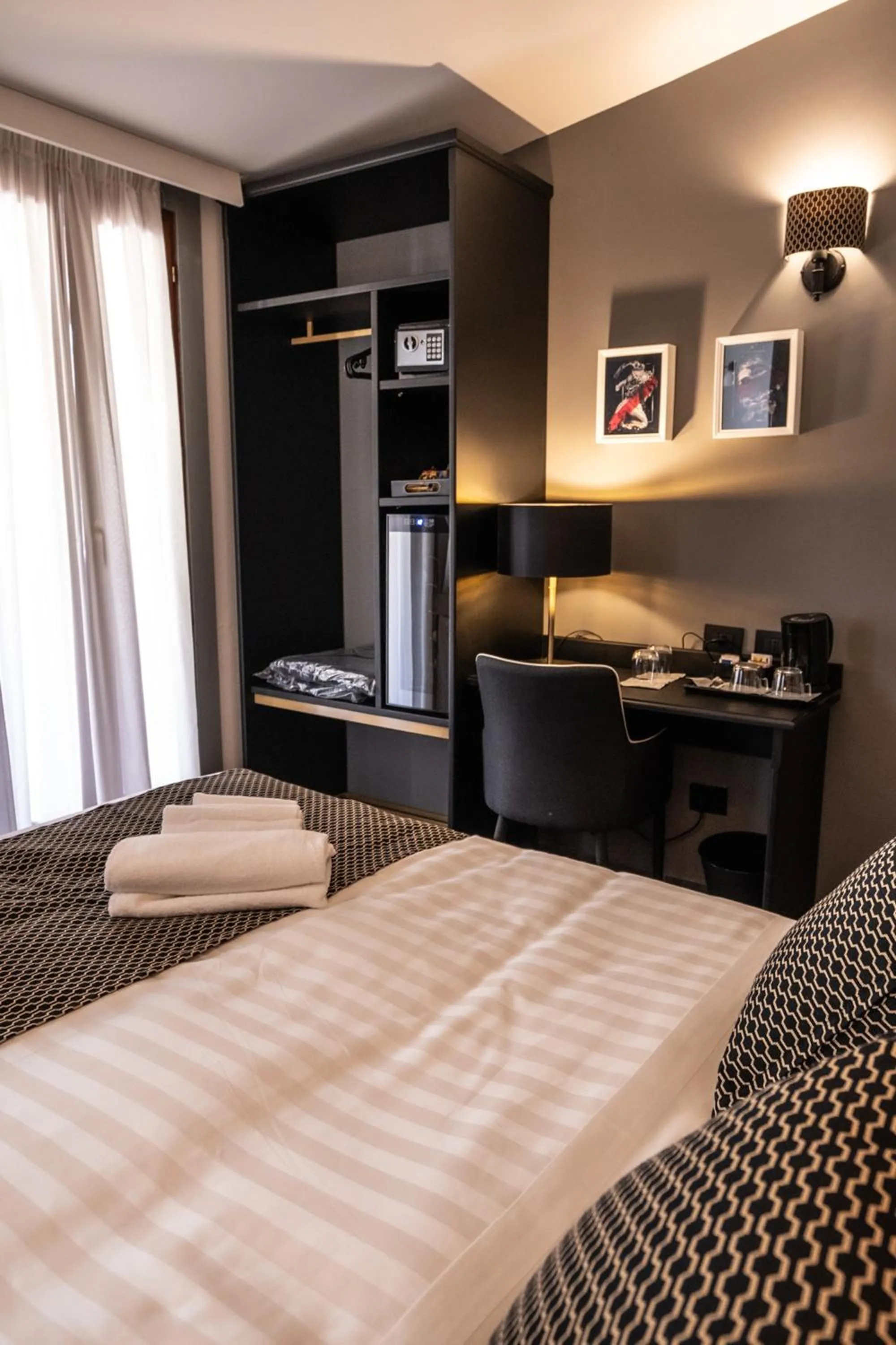 Photo of the whole room, Bed in Relais Manzoni