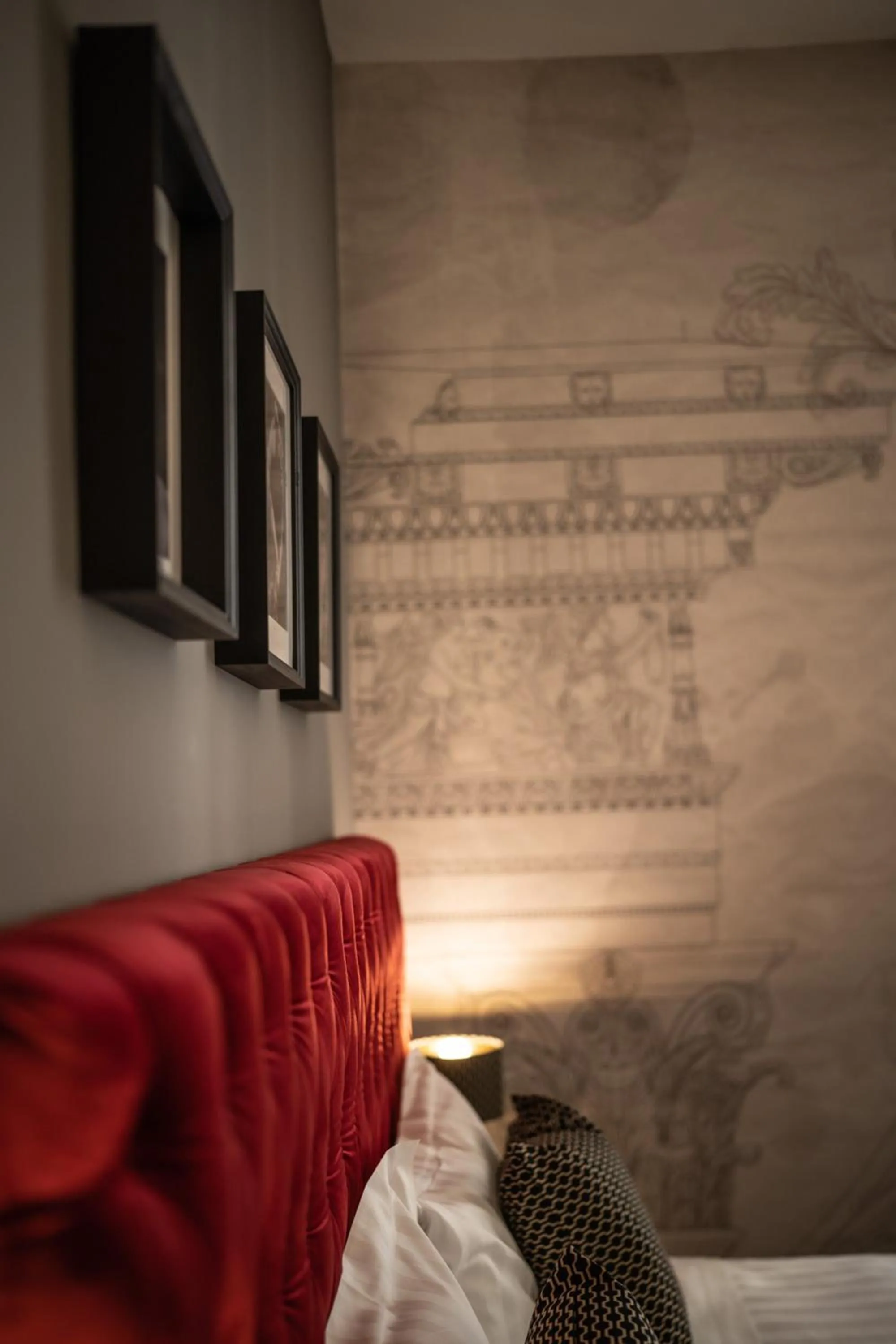 Decorative detail, Bed in Relais Manzoni