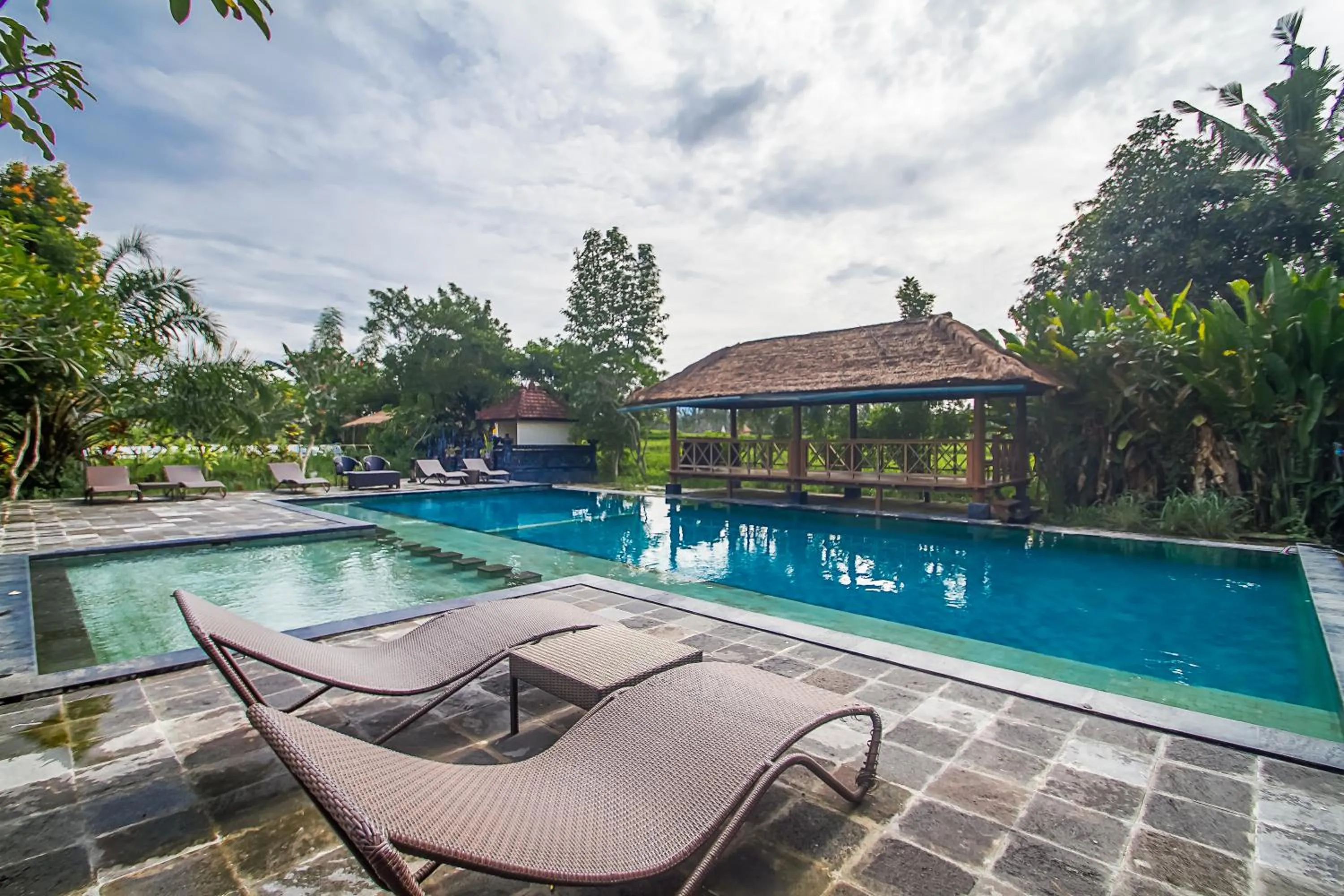 Swimming pool in Suly Vegetarian Resort & Spa