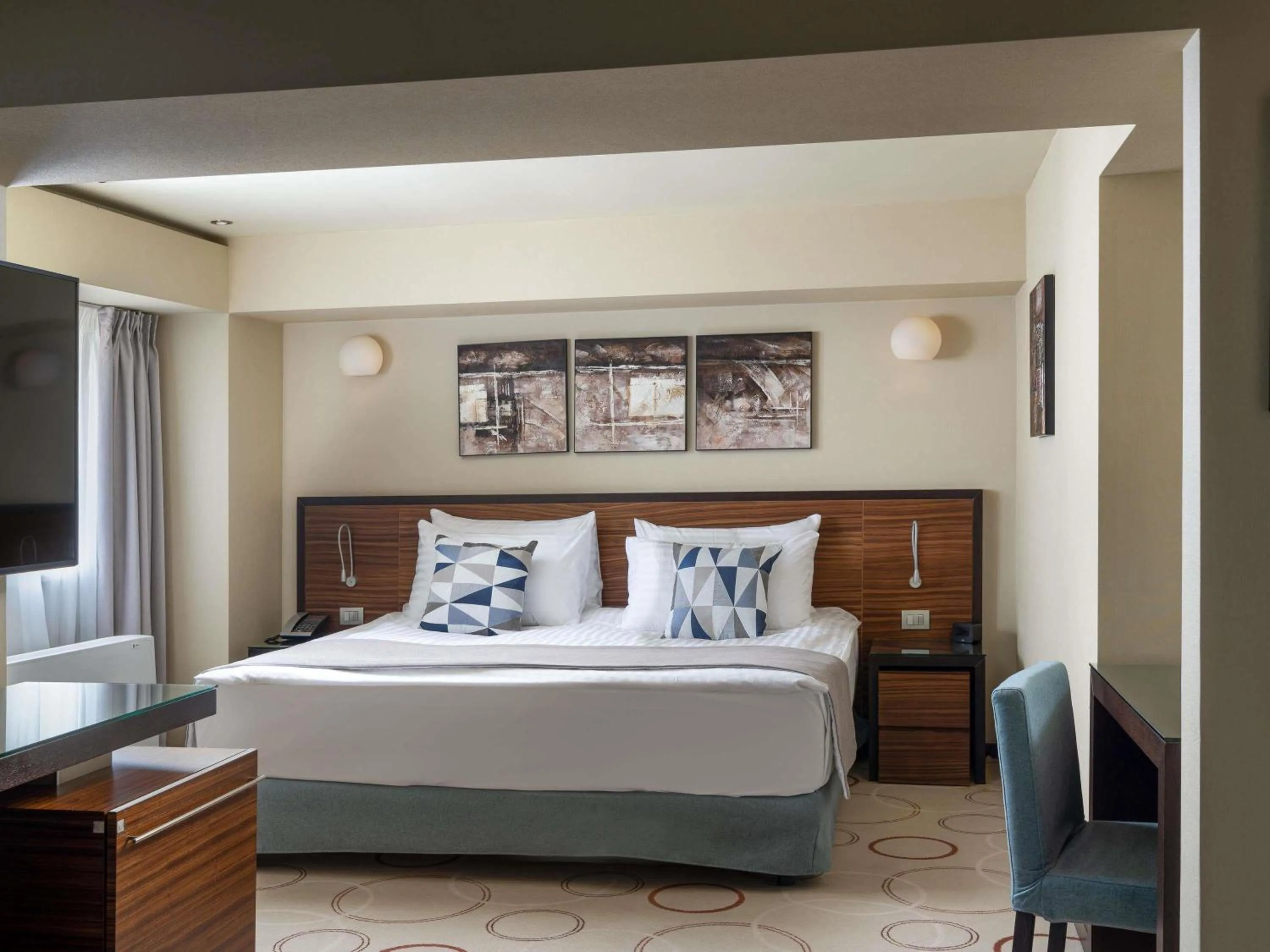 Bedroom, Bed in Bucharest Unirii Square - Handwritten Collection