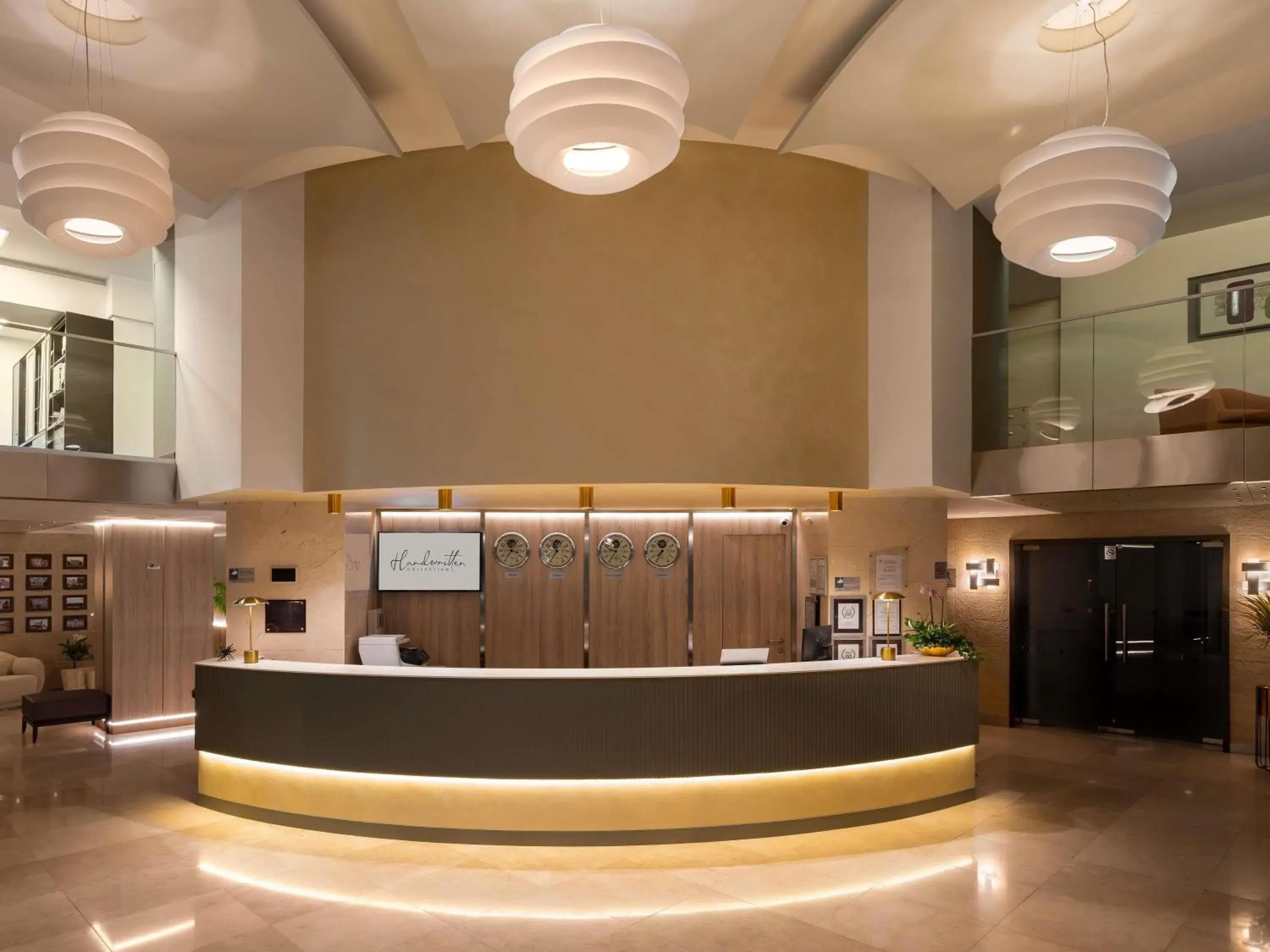 Property building in Bucharest Unirii Square - Handwritten Collection Property building in Bucharest Unirii Square - Handwritten Collection