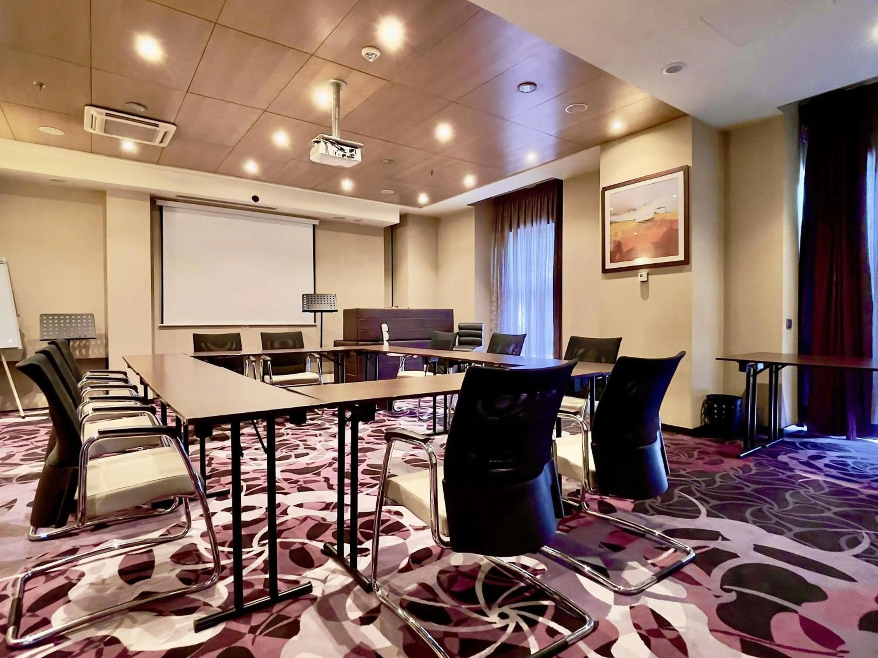 Meeting/conference room in Bucharest Unirii Square - Handwritten Collection