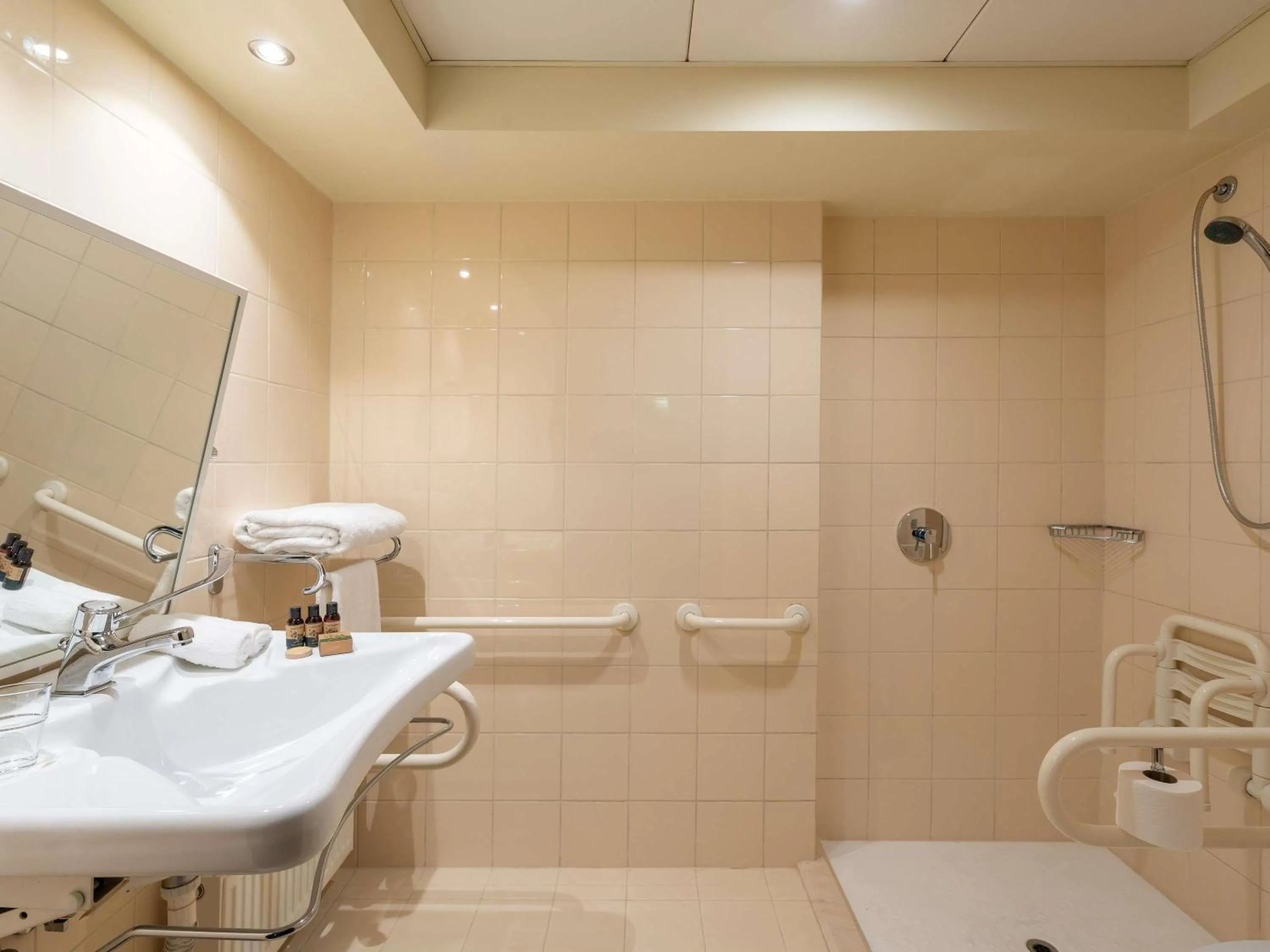 Bedroom in Bucharest Unirii Square - Handwritten Collection