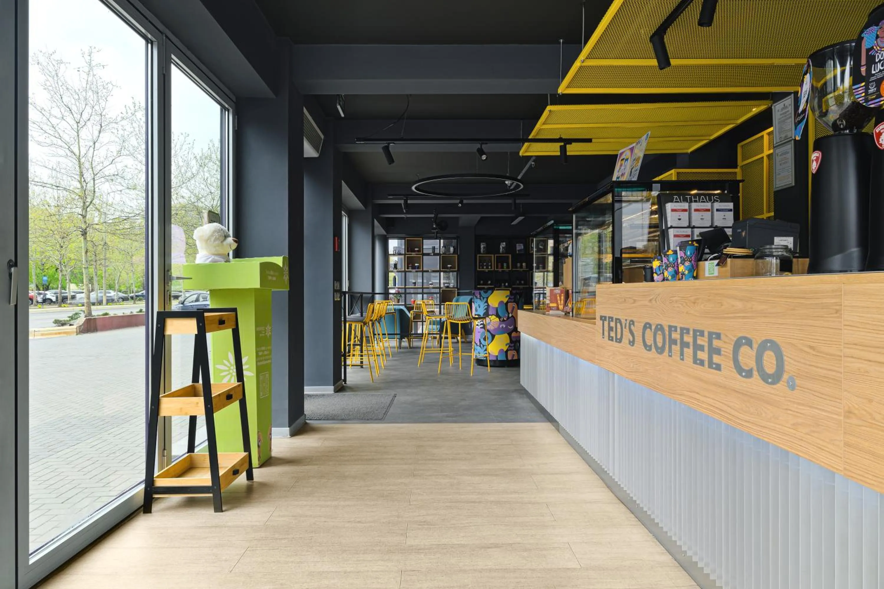 Coffee/tea facilities in Bucharest Unirii Square - Handwritten Collection