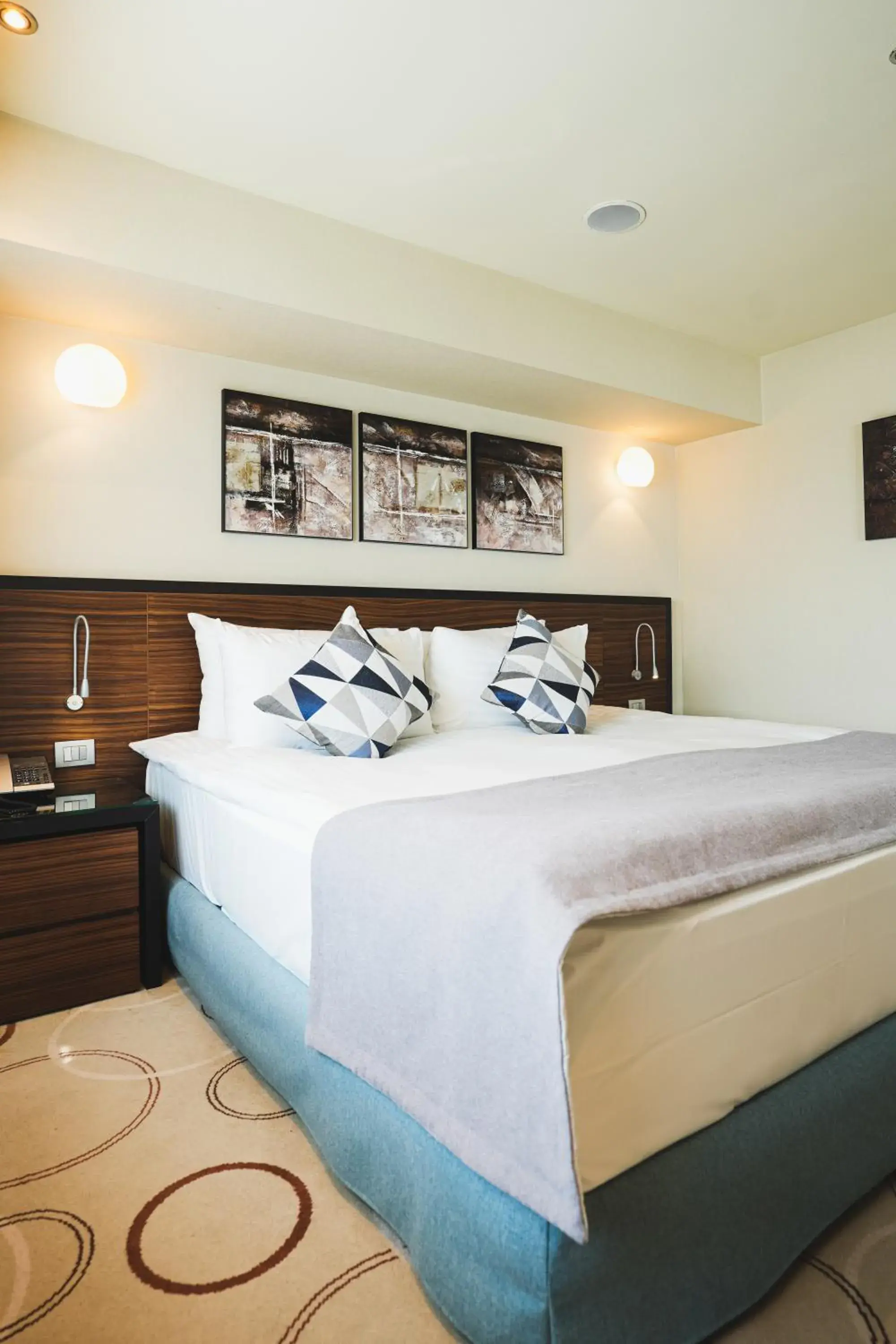 Bed in Bucharest Unirii Square - Handwritten Collection Bed in Bucharest Unirii Square - Handwritten Collection