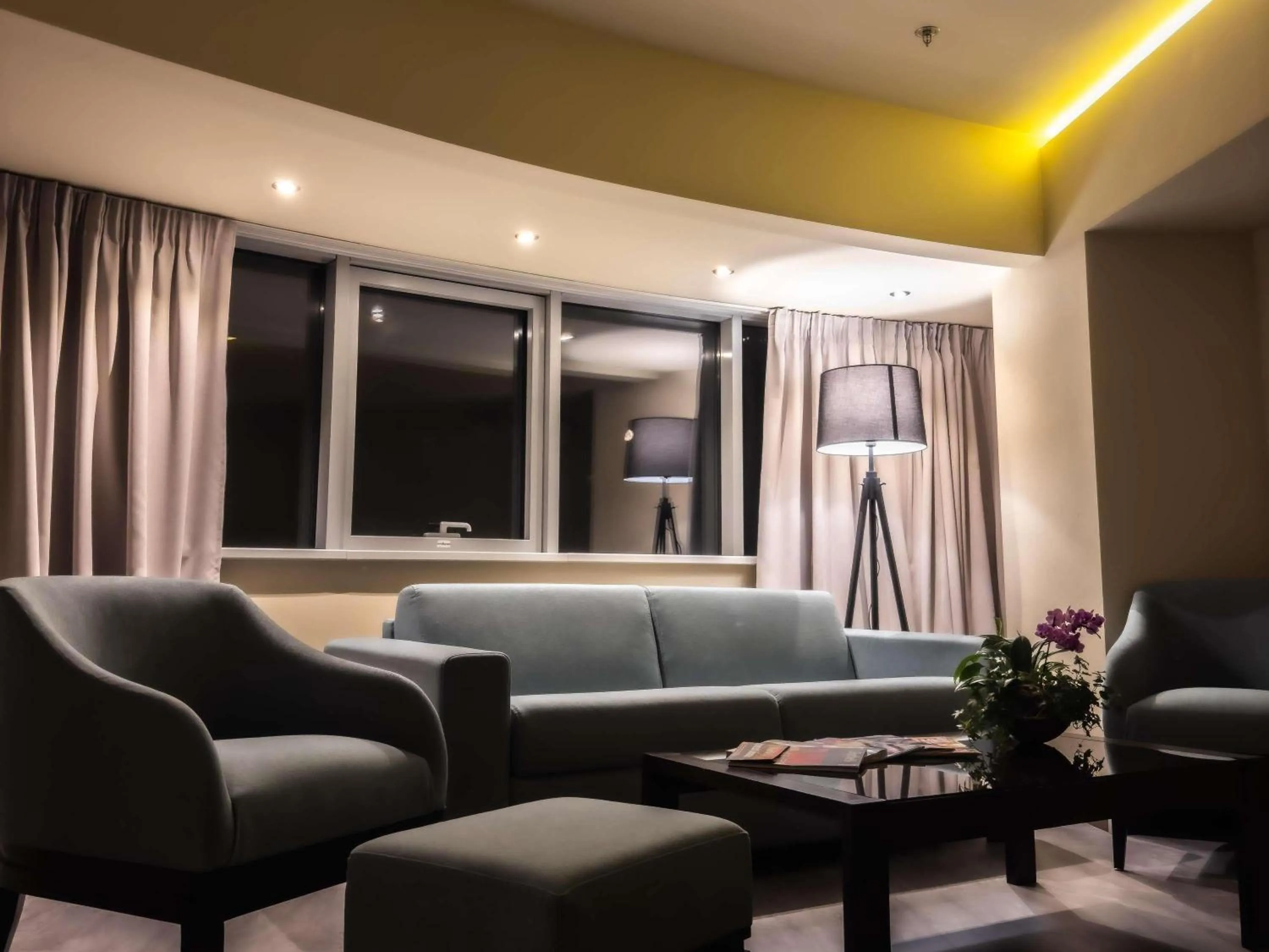 Photo of the whole room in Bucharest Unirii Square - Handwritten Collection