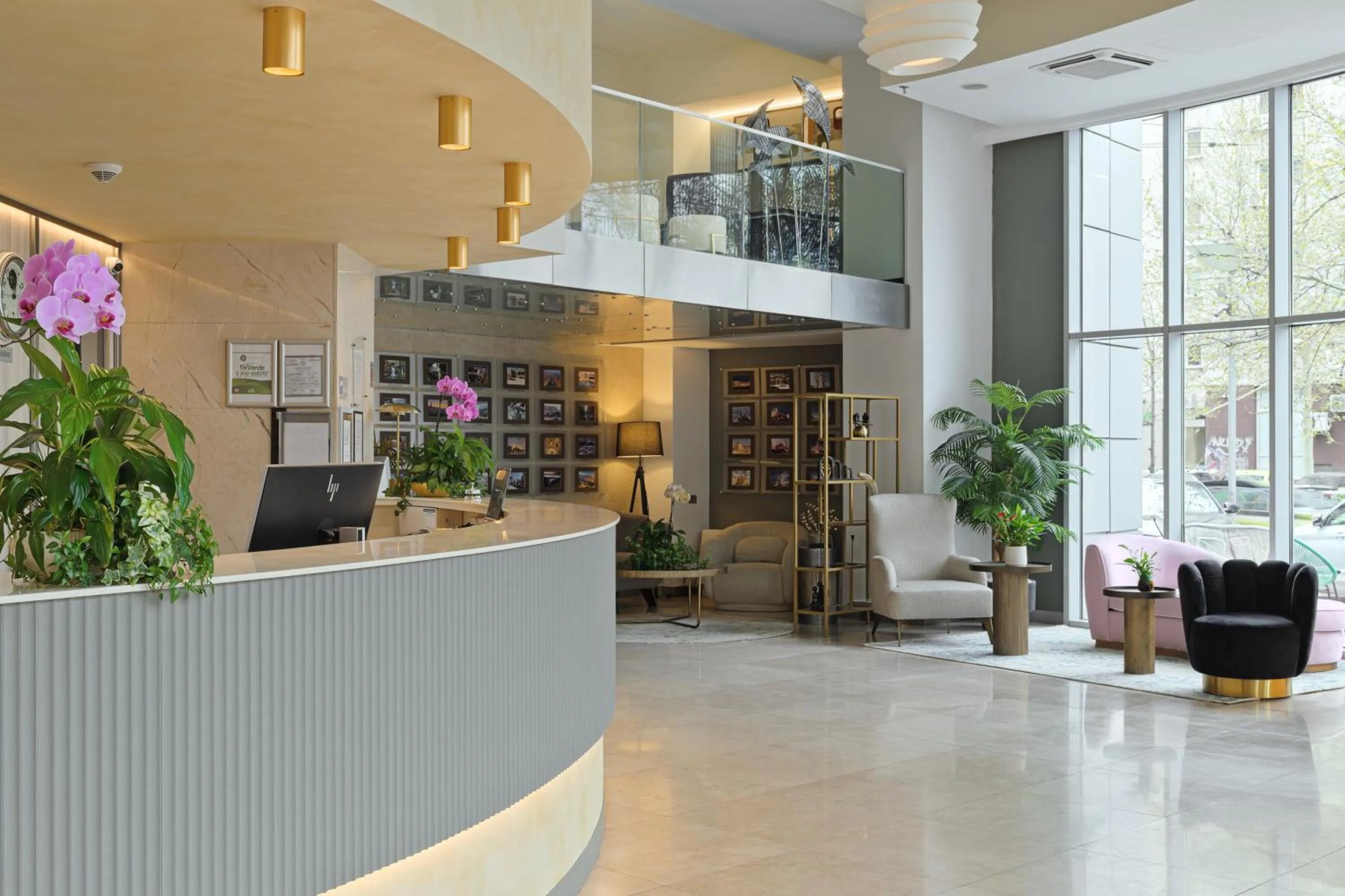 Lobby or reception in Bucharest Unirii Square - Handwritten Collection