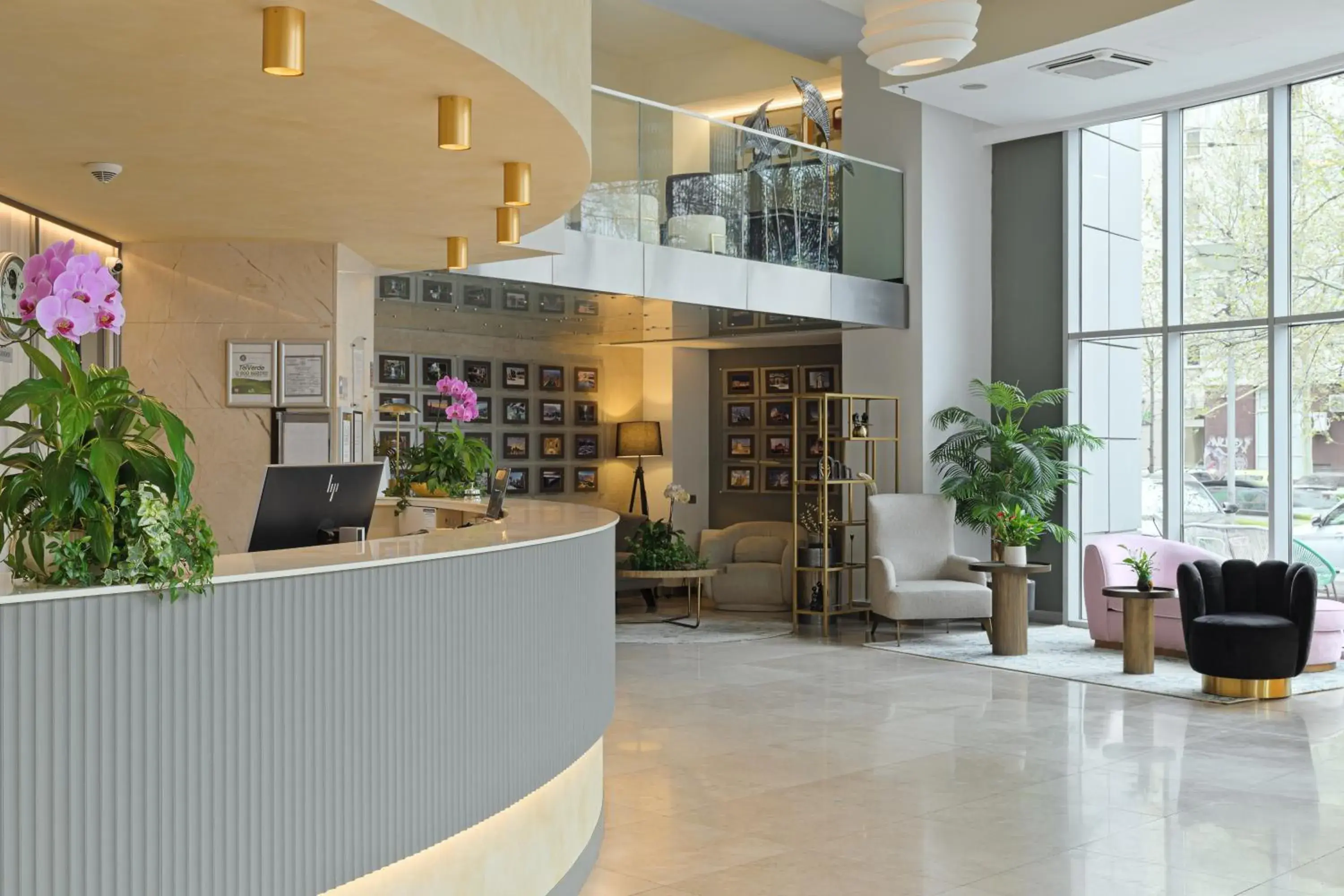 Lobby or reception in Bucharest Unirii Square - Handwritten Collection Lobby or reception in Bucharest Unirii Square - Handwritten Collection
