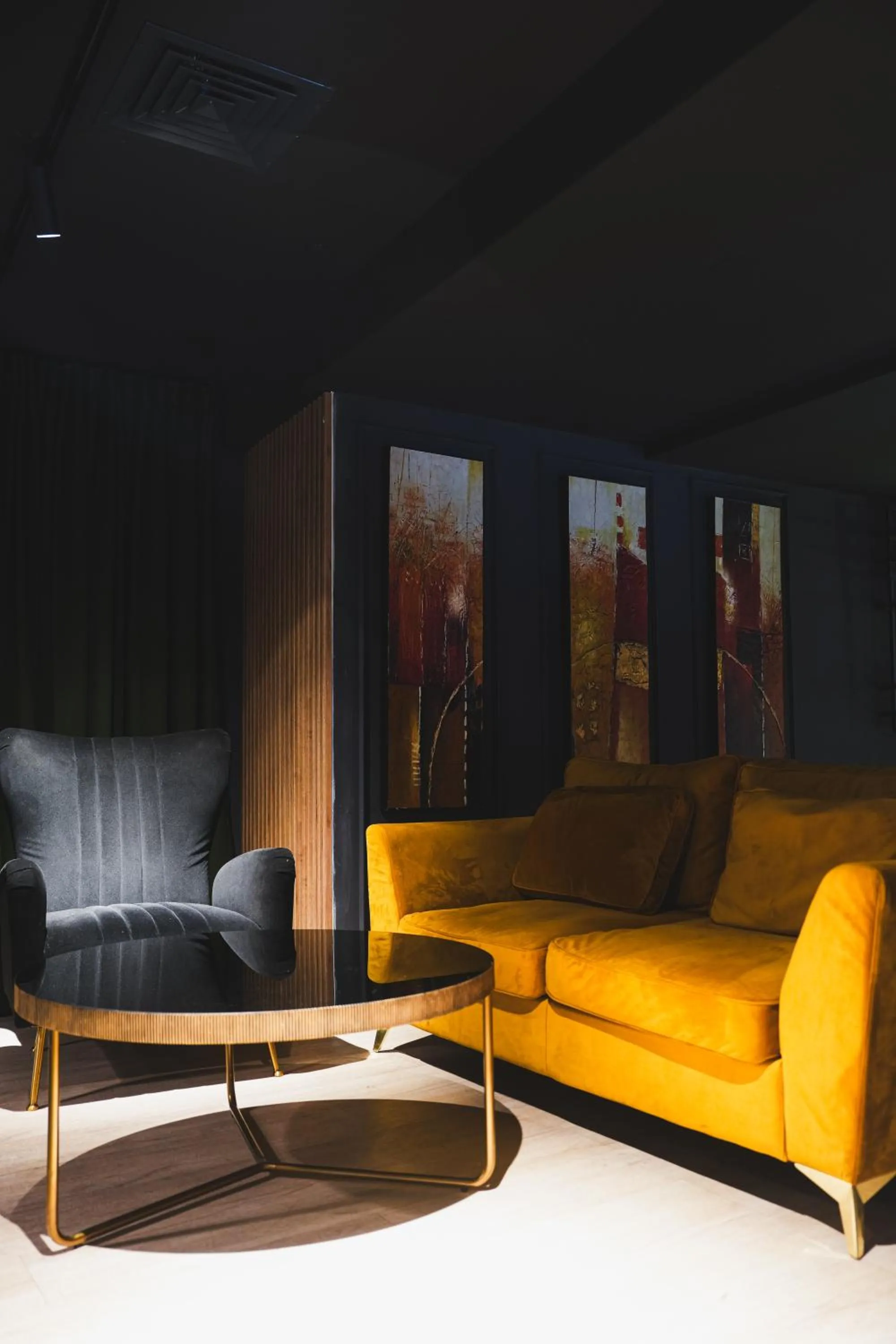 Lounge or bar in Bucharest Unirii Square - Handwritten Collection