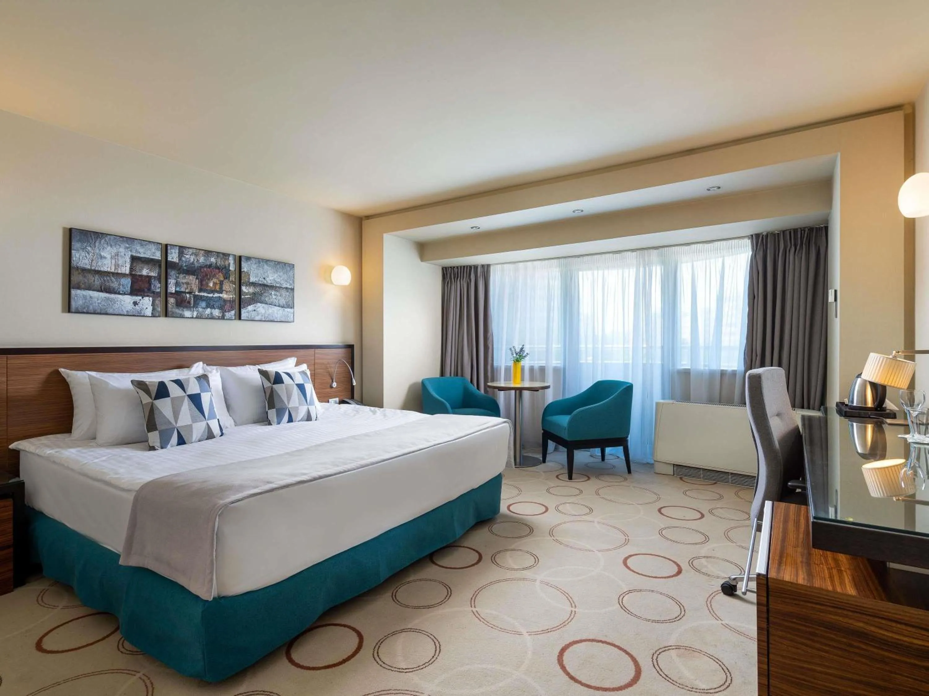 Photo of the whole room, Bed in Bucharest Unirii Square - Handwritten Collection