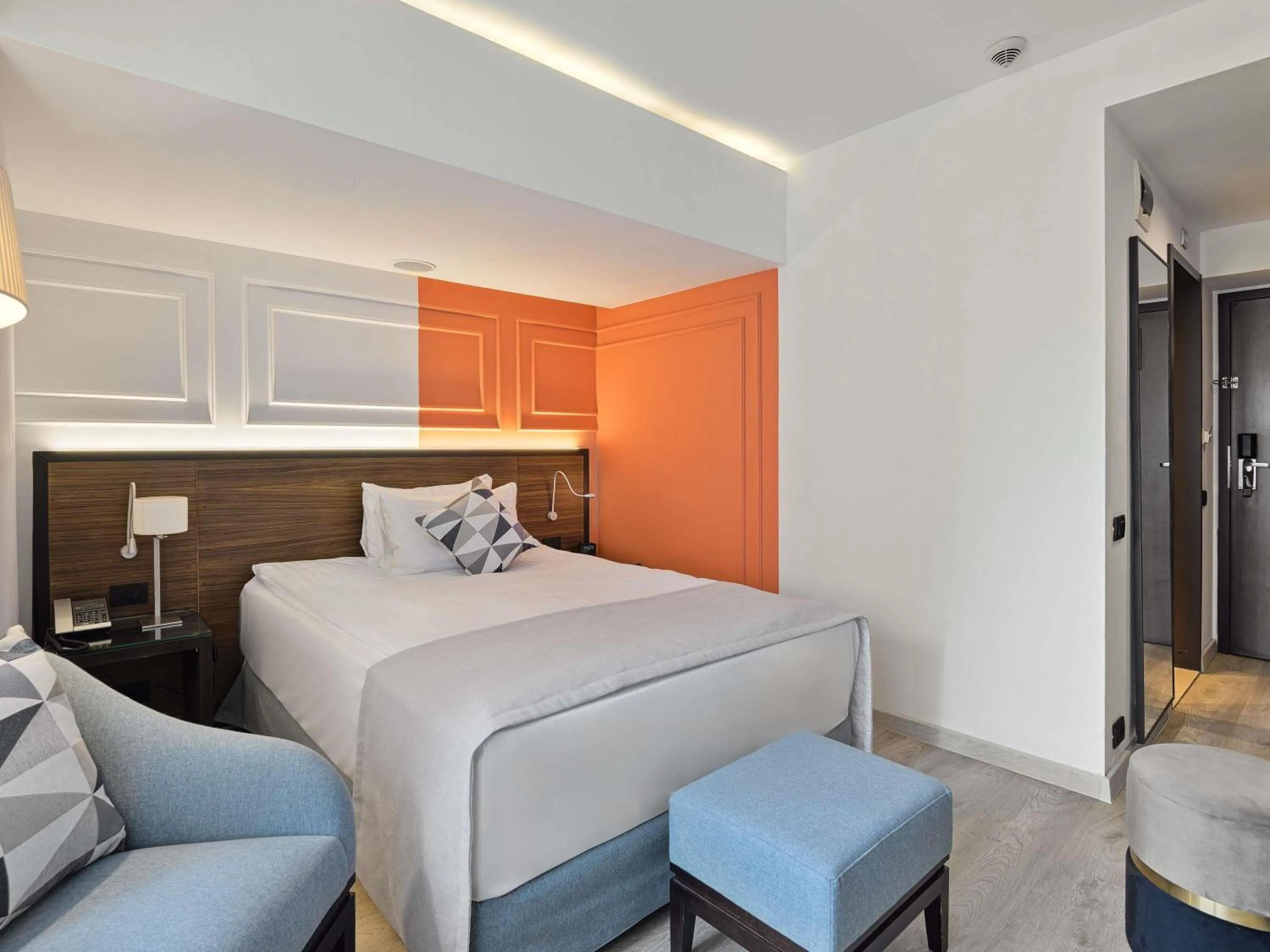 Bedroom, Bed in Bucharest Unirii Square - Handwritten Collection