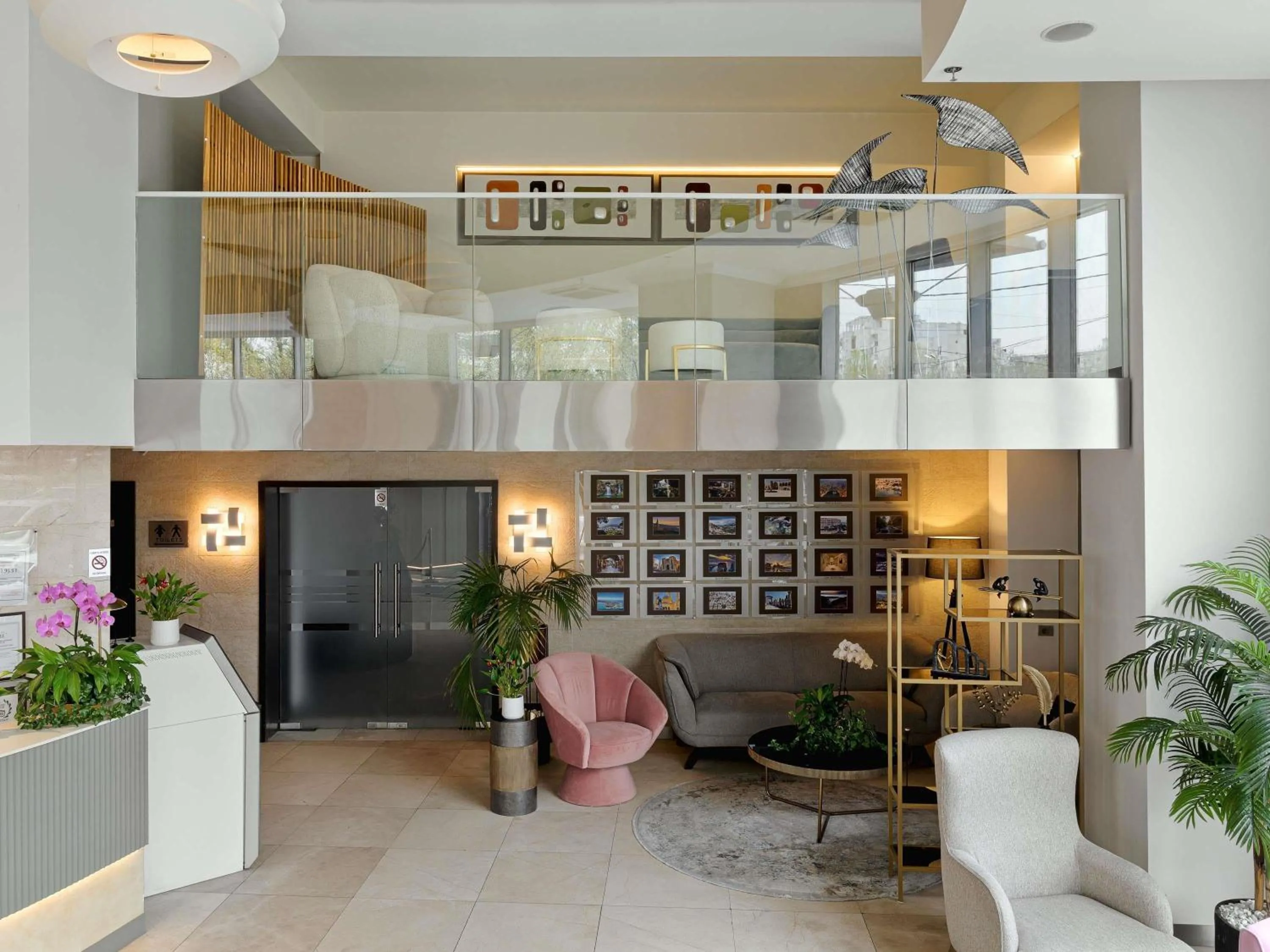 Property building in Bucharest Unirii Square - Handwritten Collection