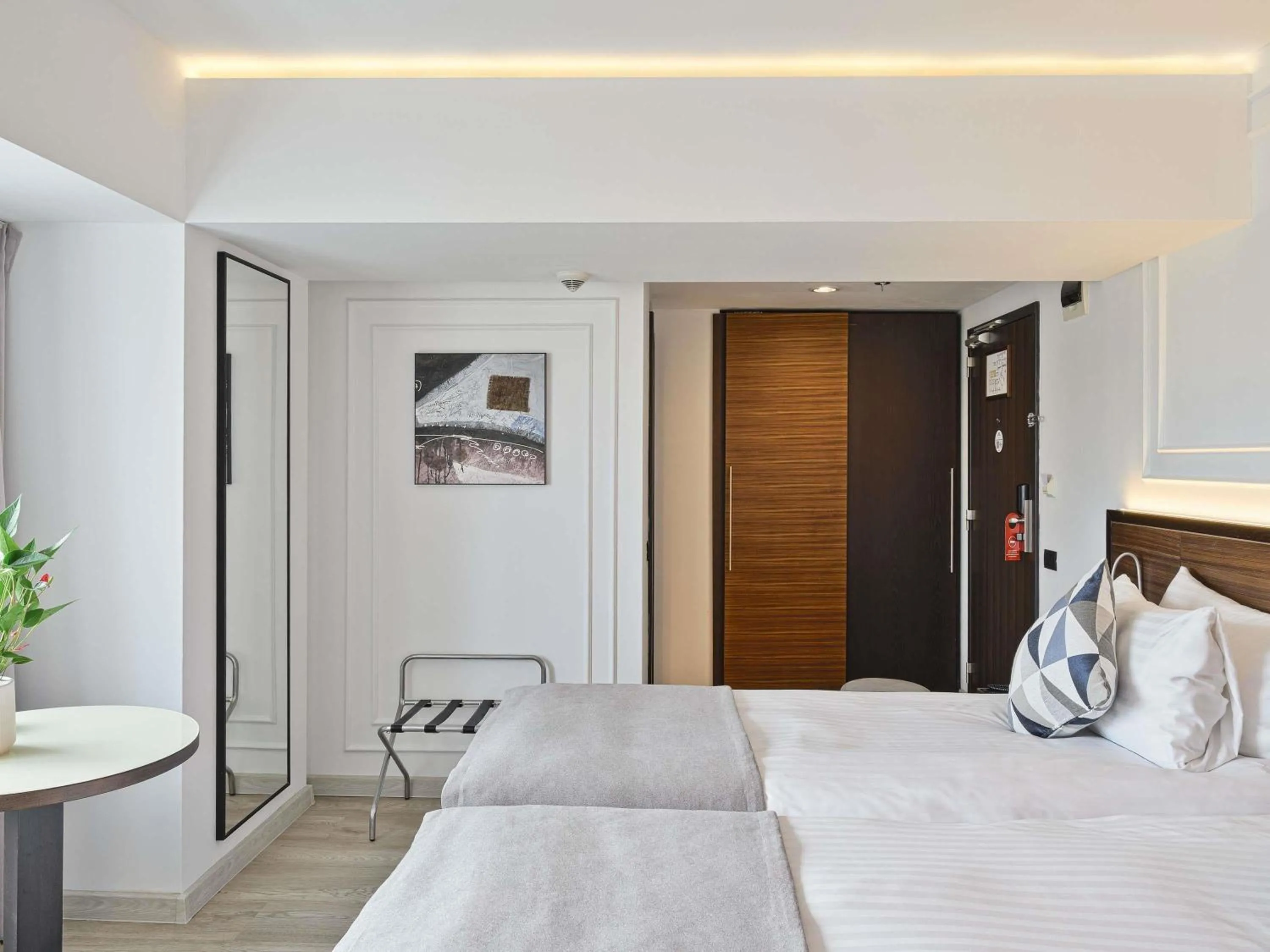 Bedroom, Bed in Bucharest Unirii Square - Handwritten Collection