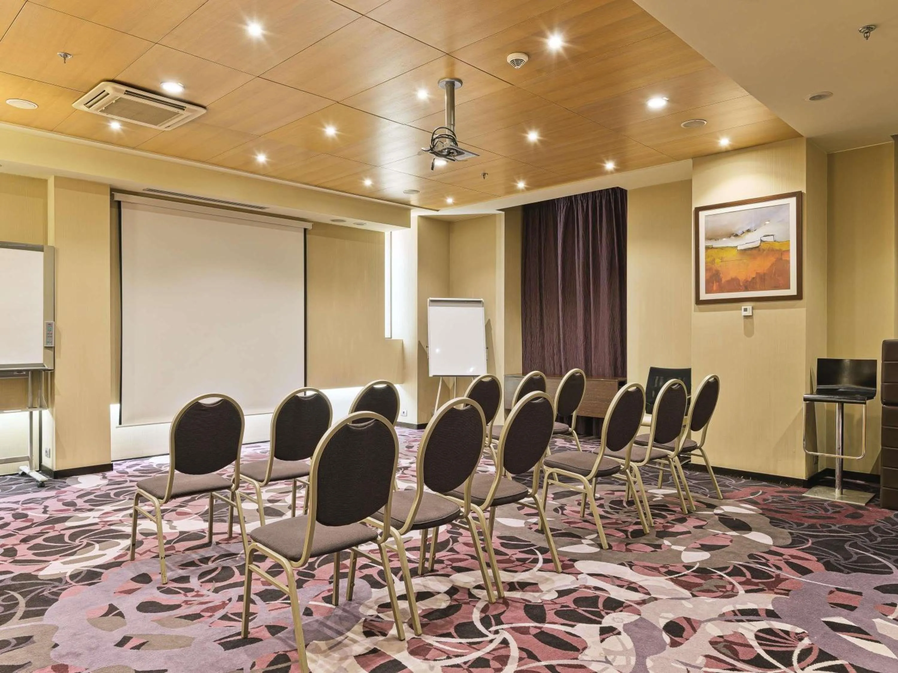 Meeting/conference room in Bucharest Unirii Square - Handwritten Collection
