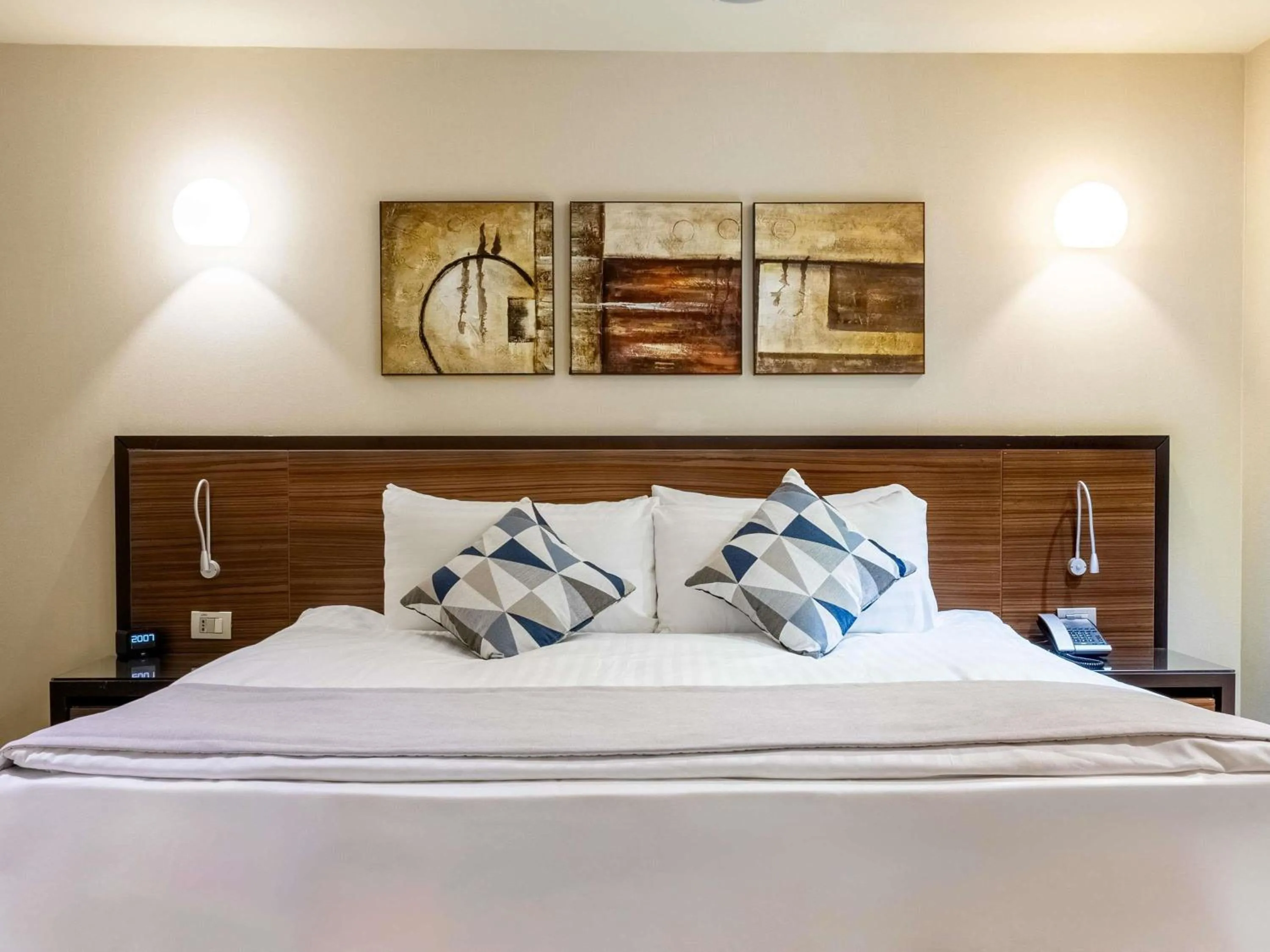 Bedroom, Bed in Bucharest Unirii Square - Handwritten Collection