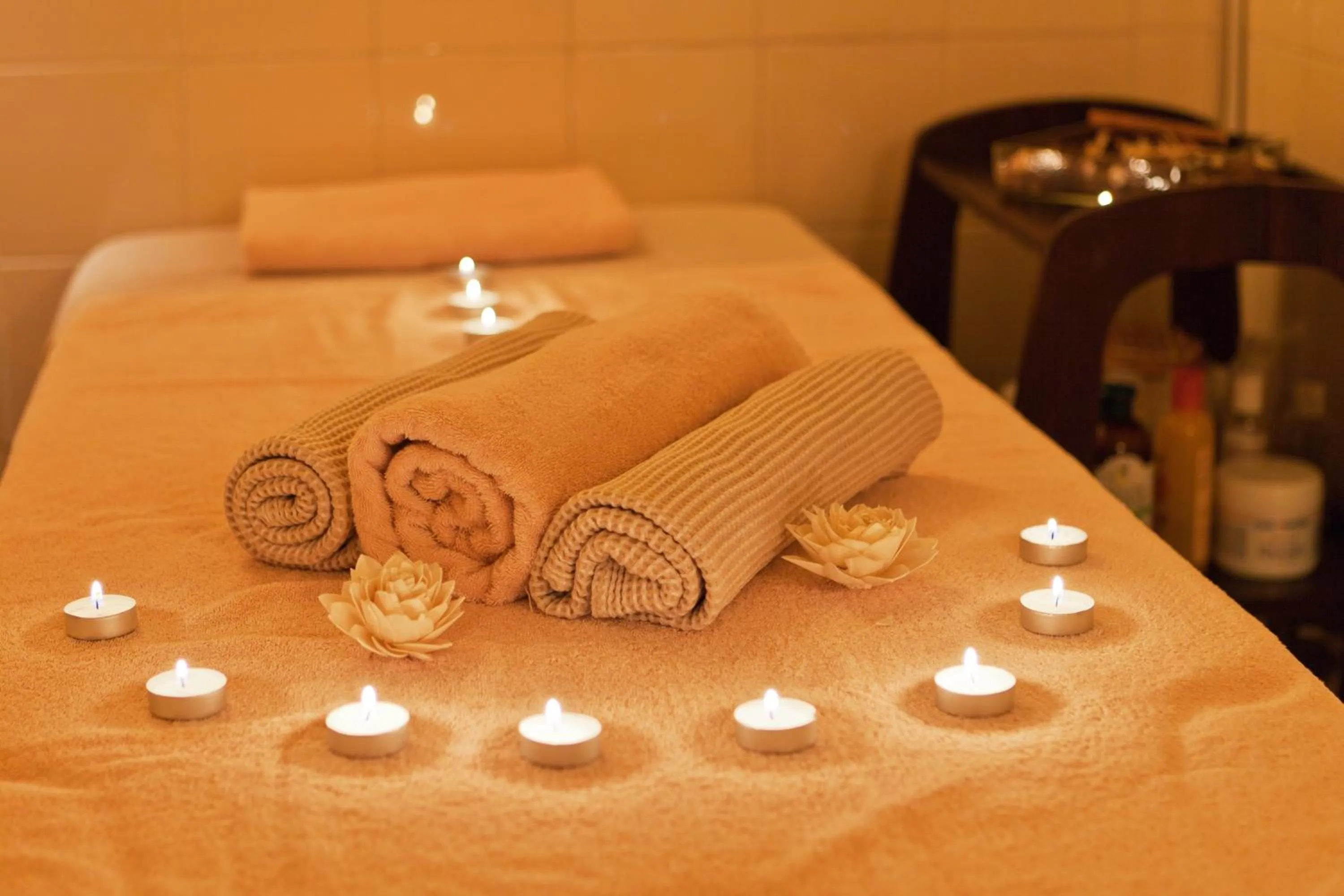 Massage, Bed in Bucharest Unirii Square - Handwritten Collection