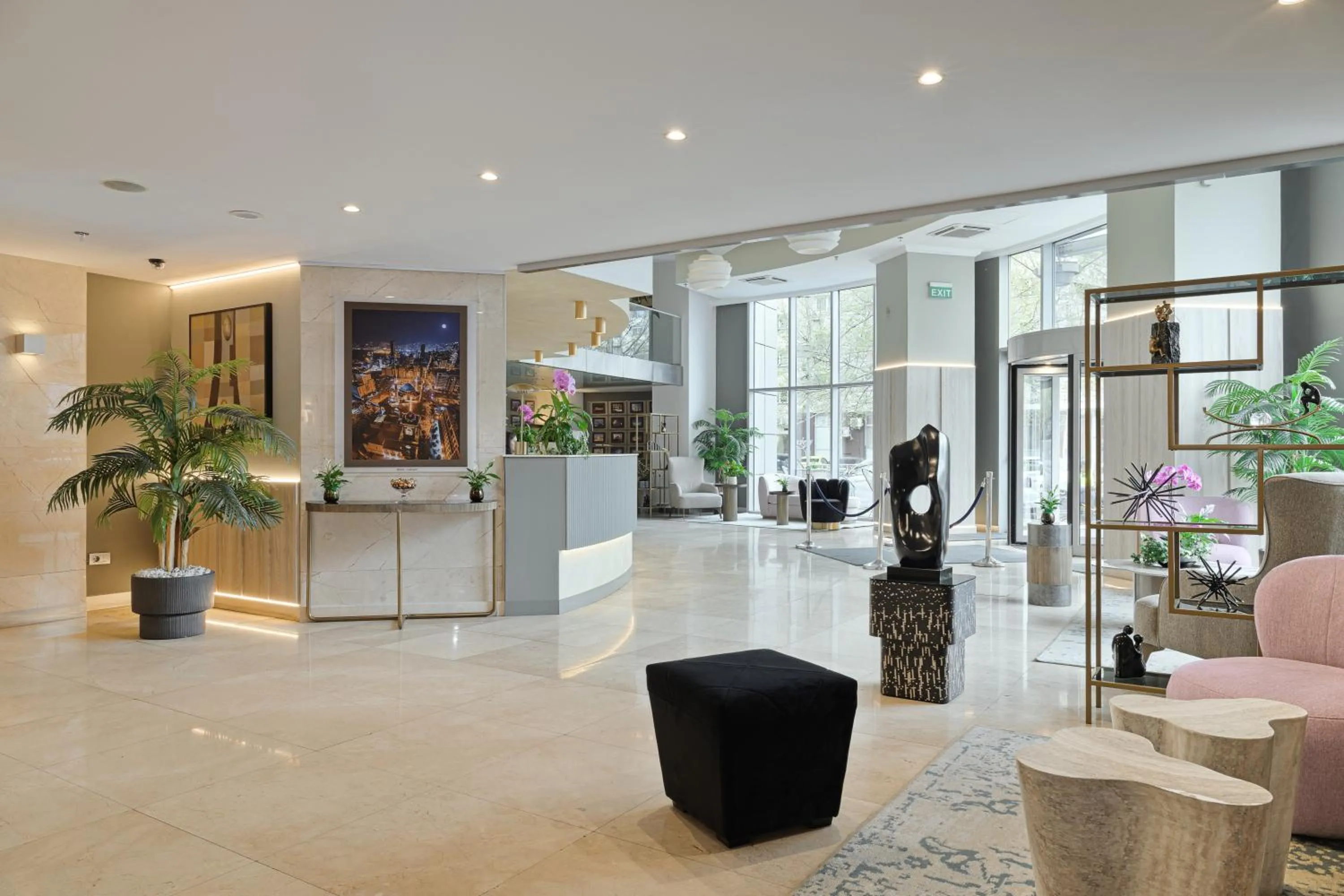 Lobby or reception in Bucharest Unirii Square - Handwritten Collection