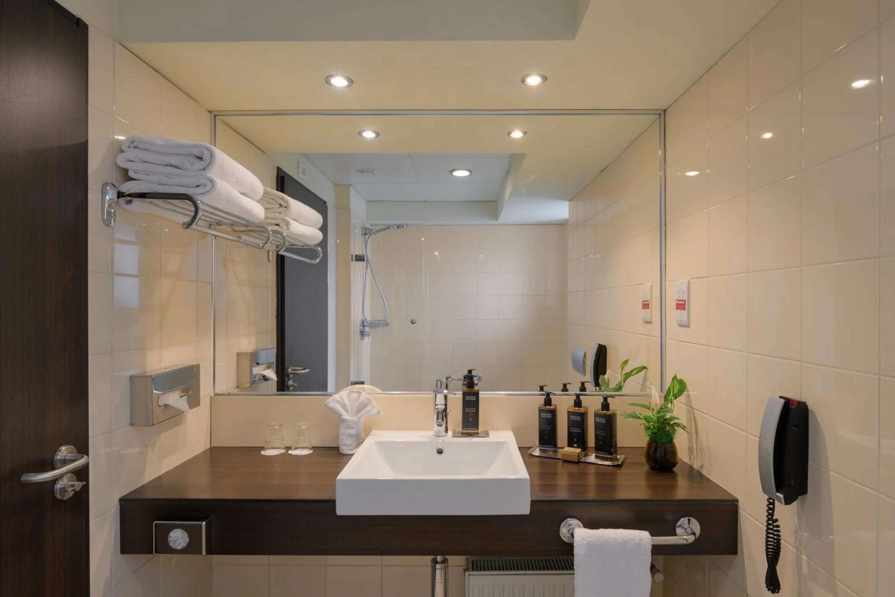 Bathroom in Bucharest Unirii Square - Handwritten Collection