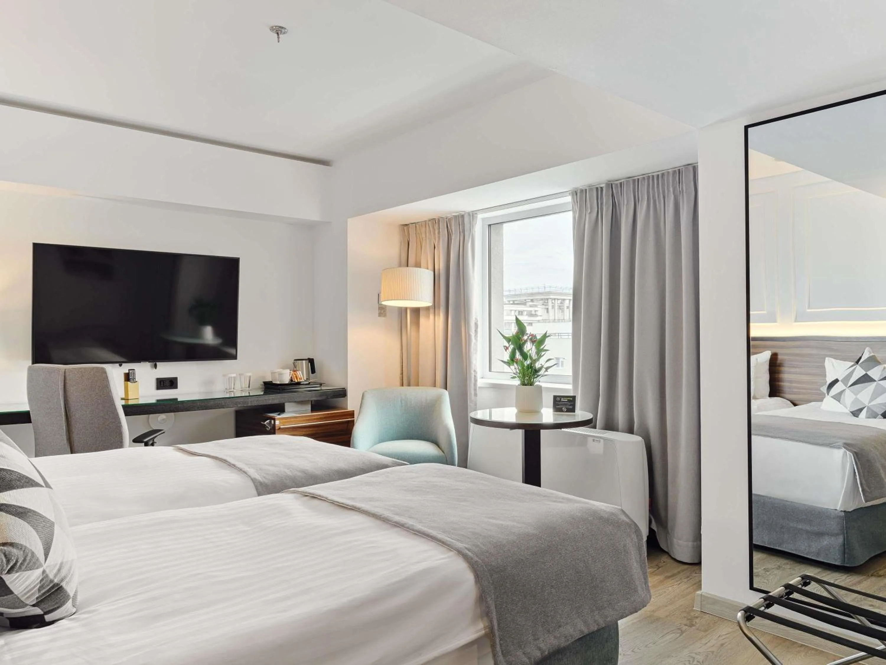 Bedroom, Bed in Bucharest Unirii Square - Handwritten Collection