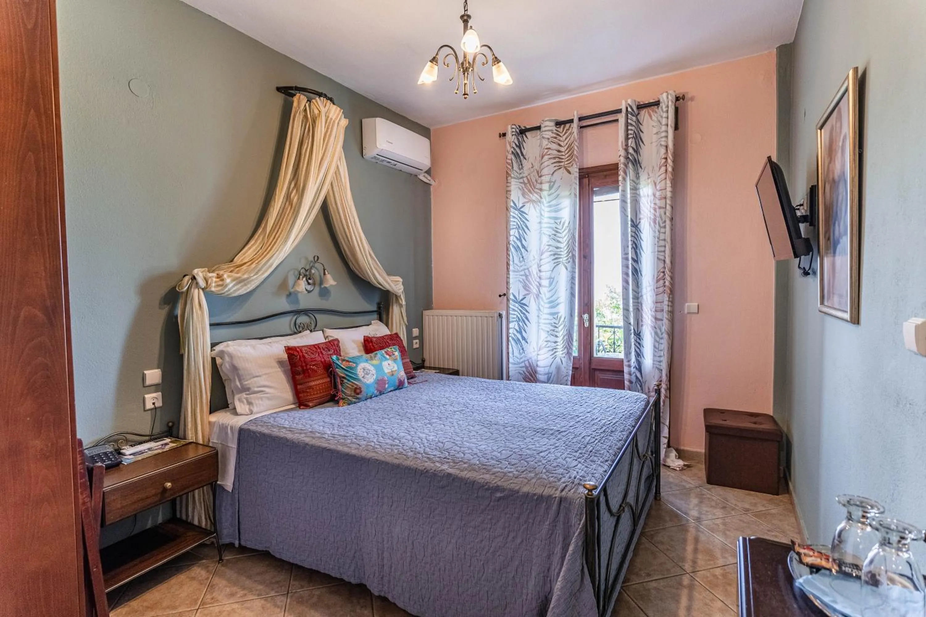 Photo of the whole room, Bed in Guesthouse Iris