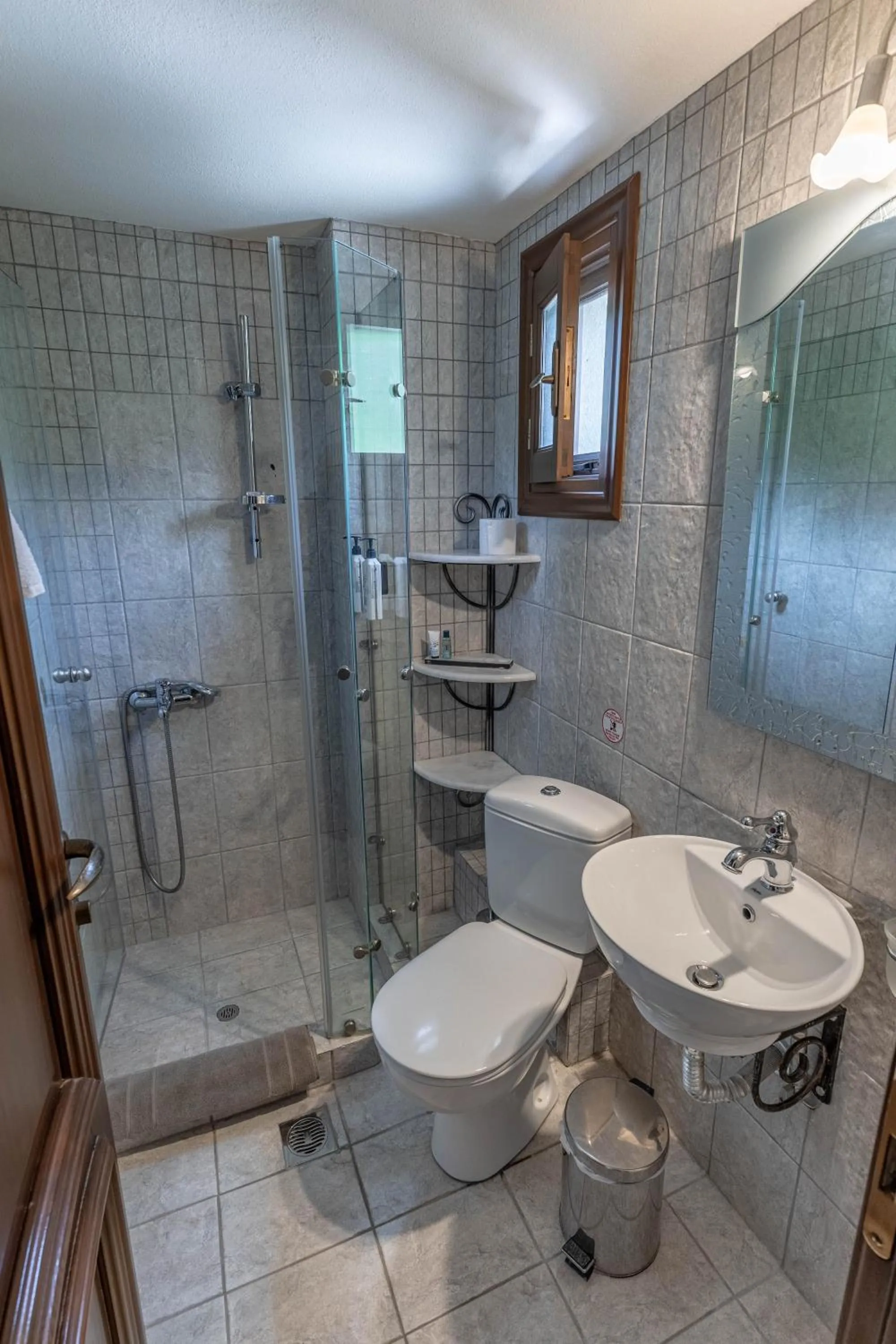 Shower in Guesthouse Iris