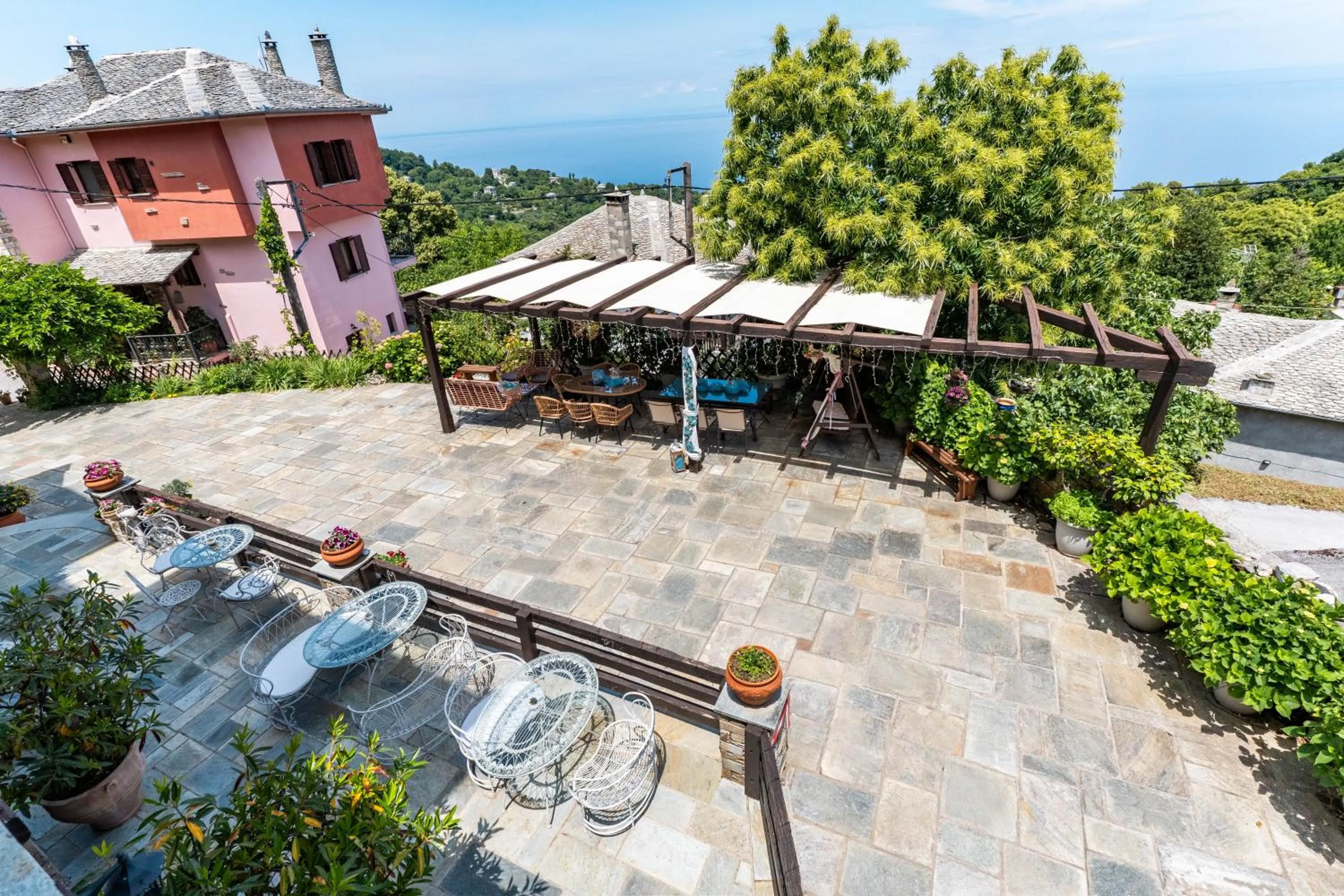 Property building in Guesthouse Iris