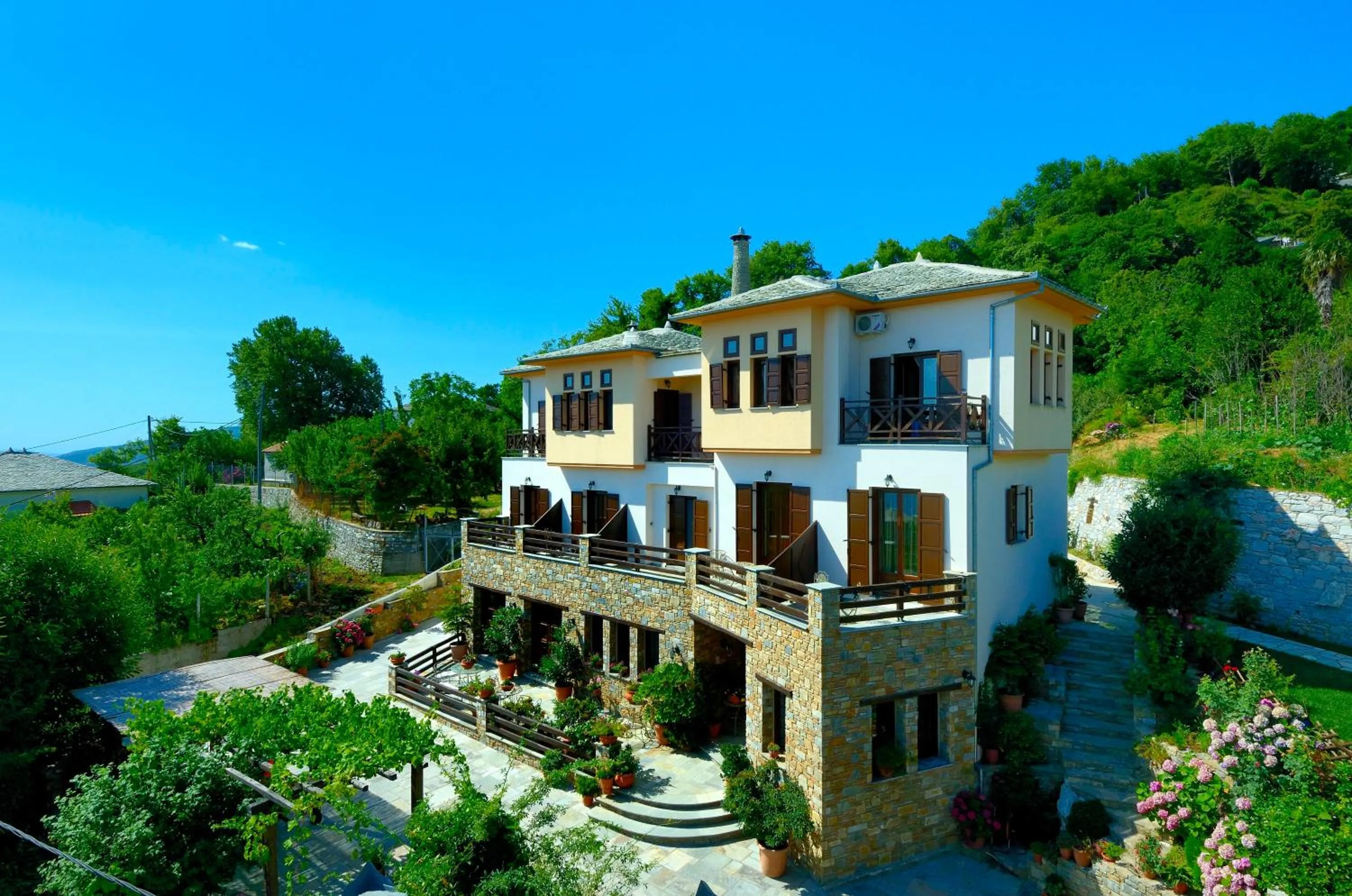 Property building in Guesthouse Iris