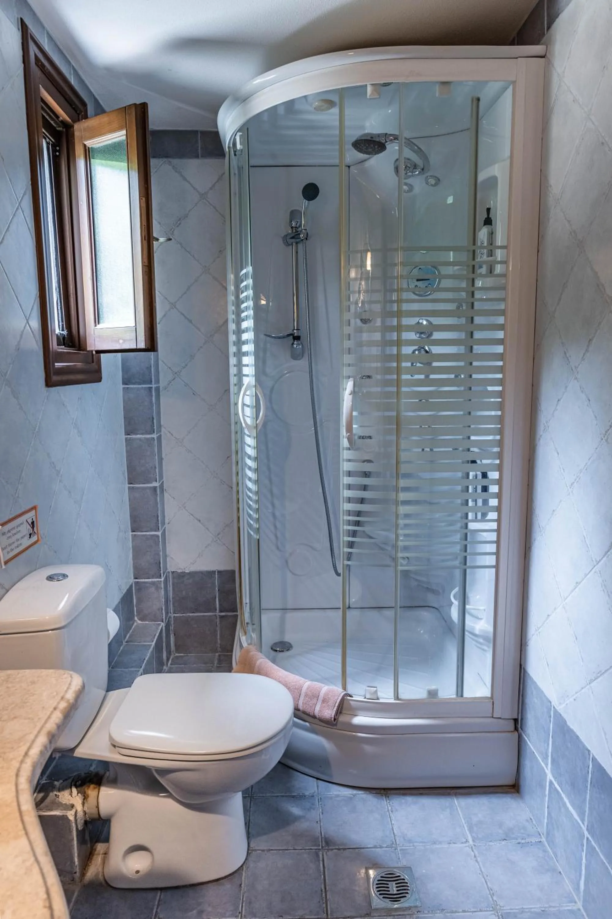Shower in Guesthouse Iris