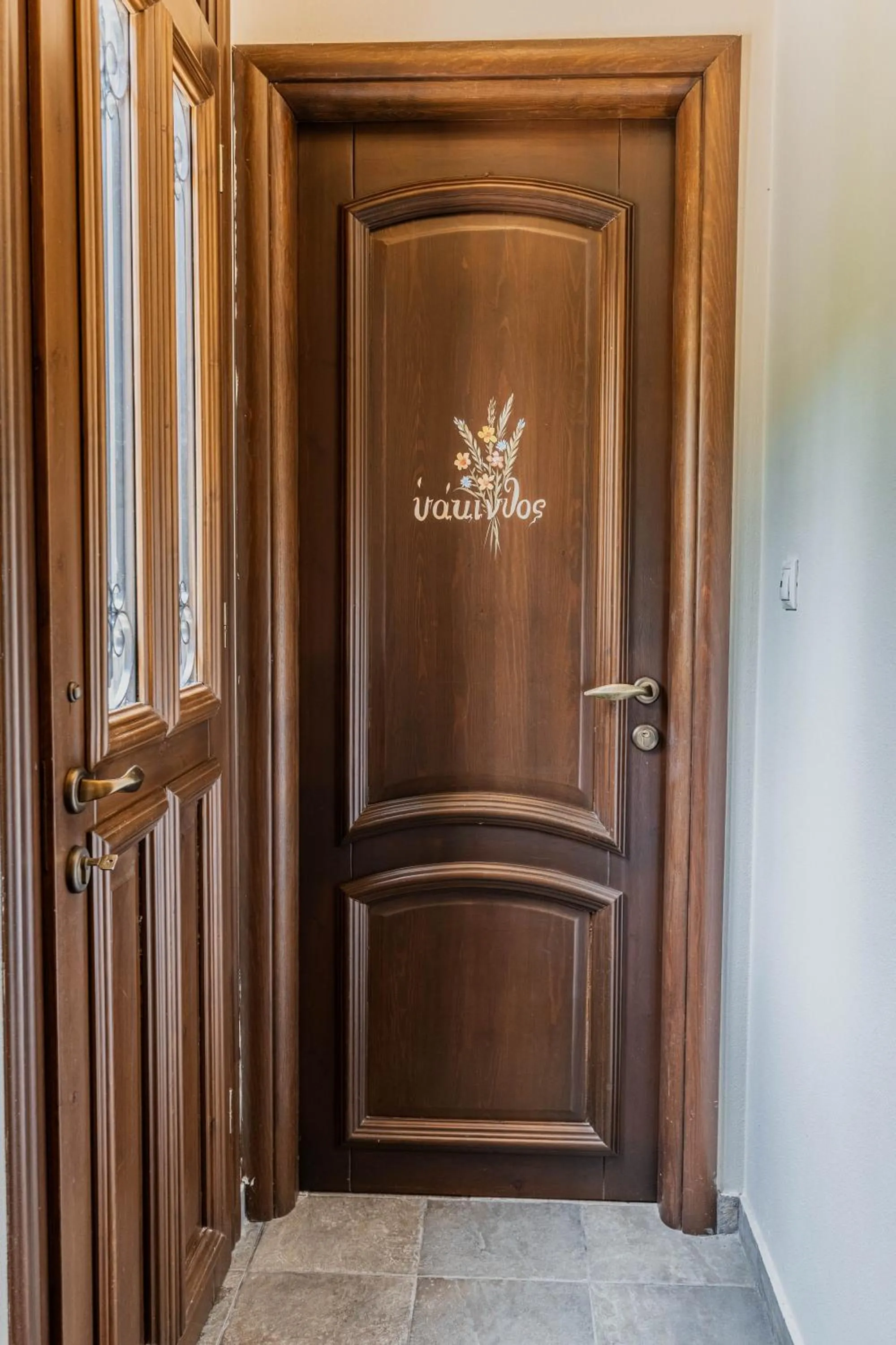 Logo/Certificate/Sign in Guesthouse Iris