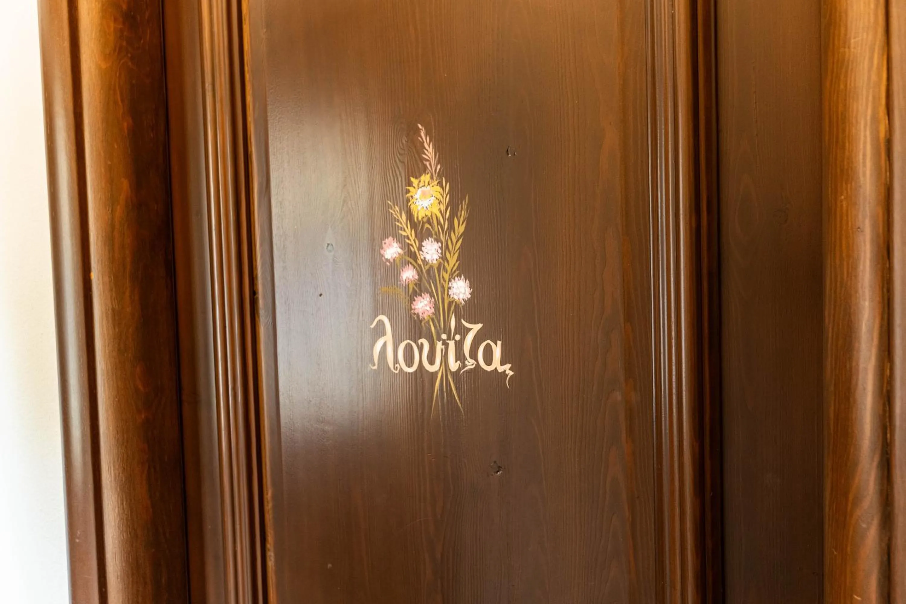 Logo/Certificate/Sign in Guesthouse Iris