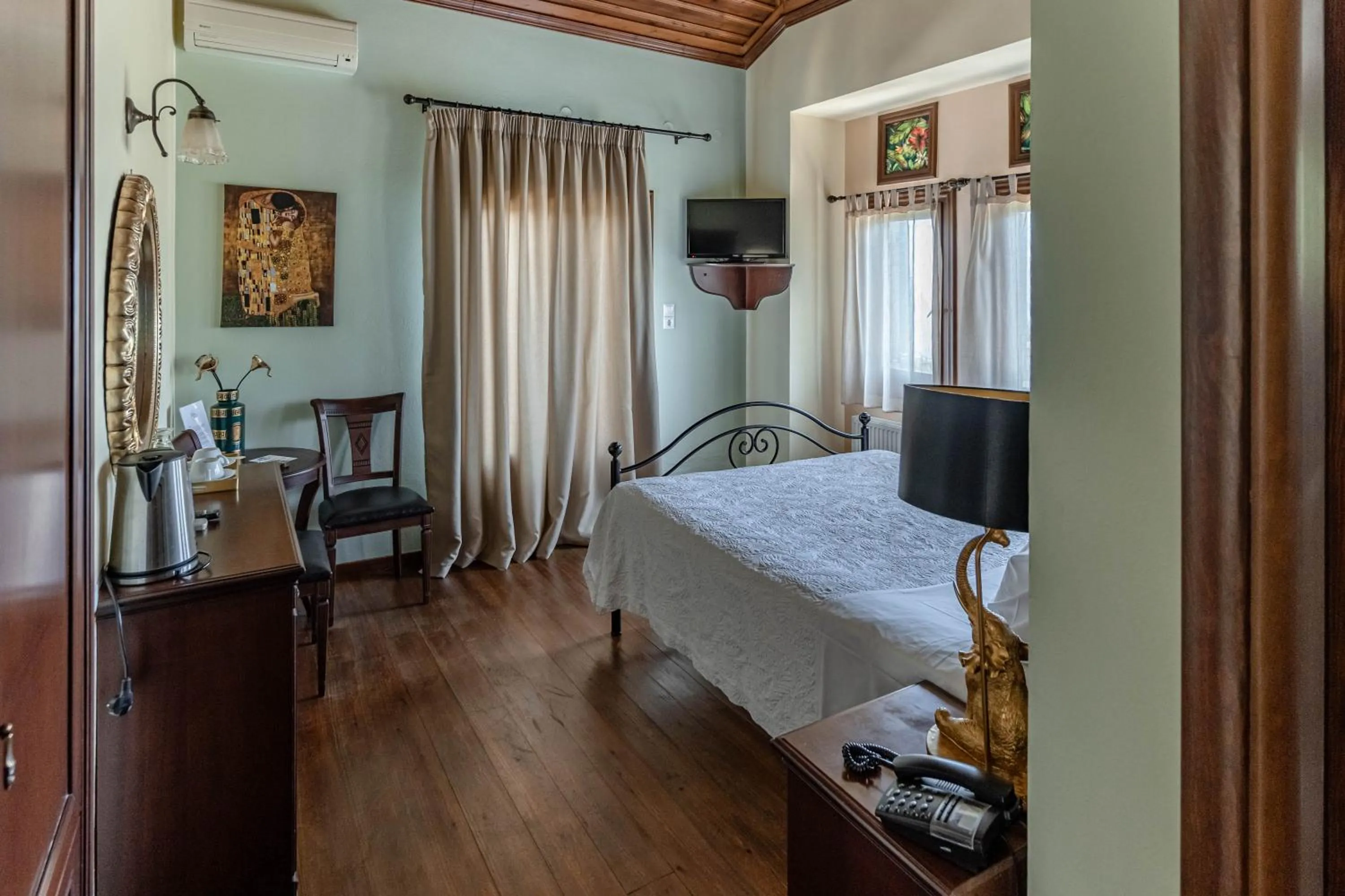 Photo of the whole room, Bed in Guesthouse Iris