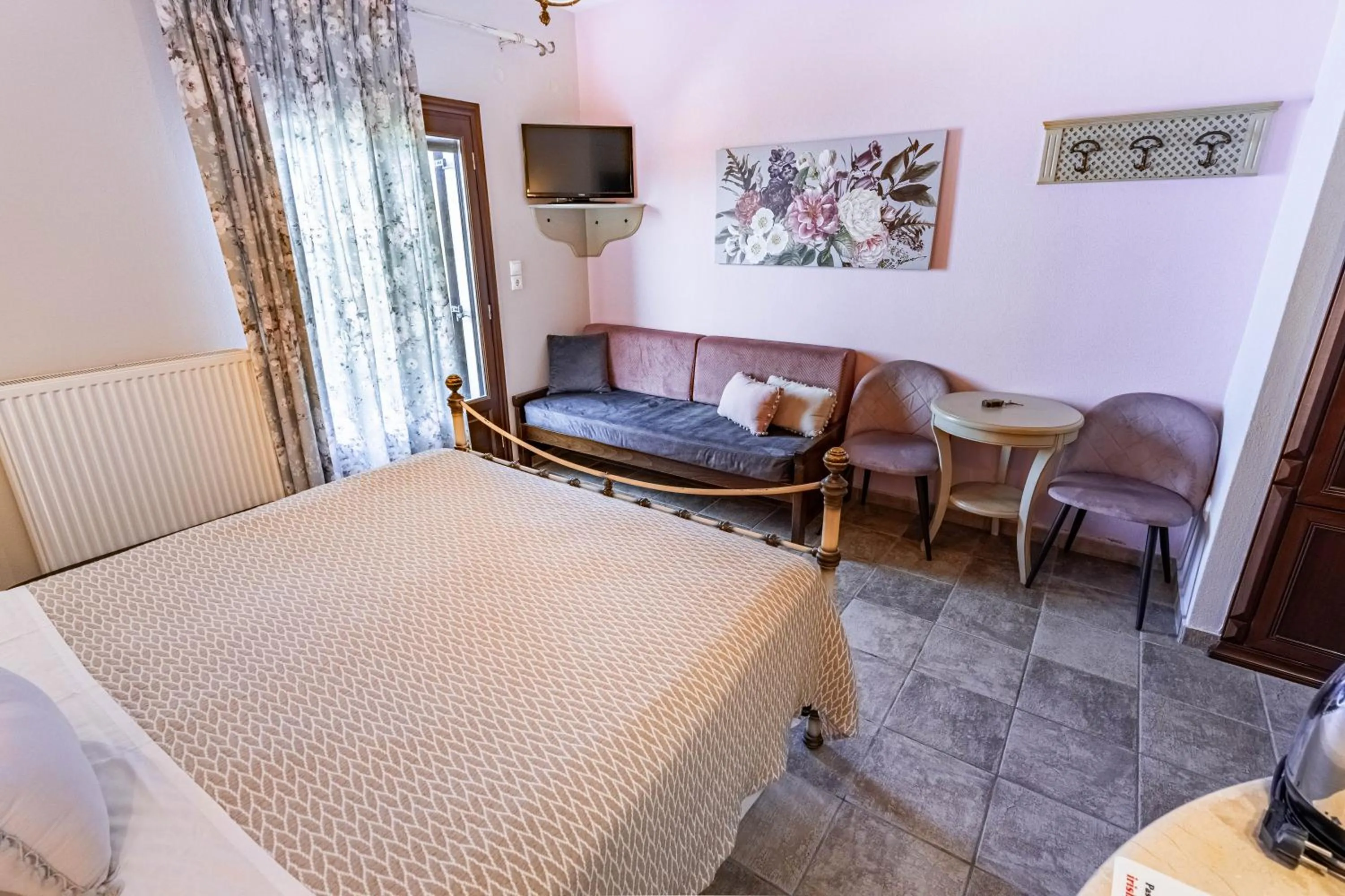 TV and multimedia, Bed in Guesthouse Iris
