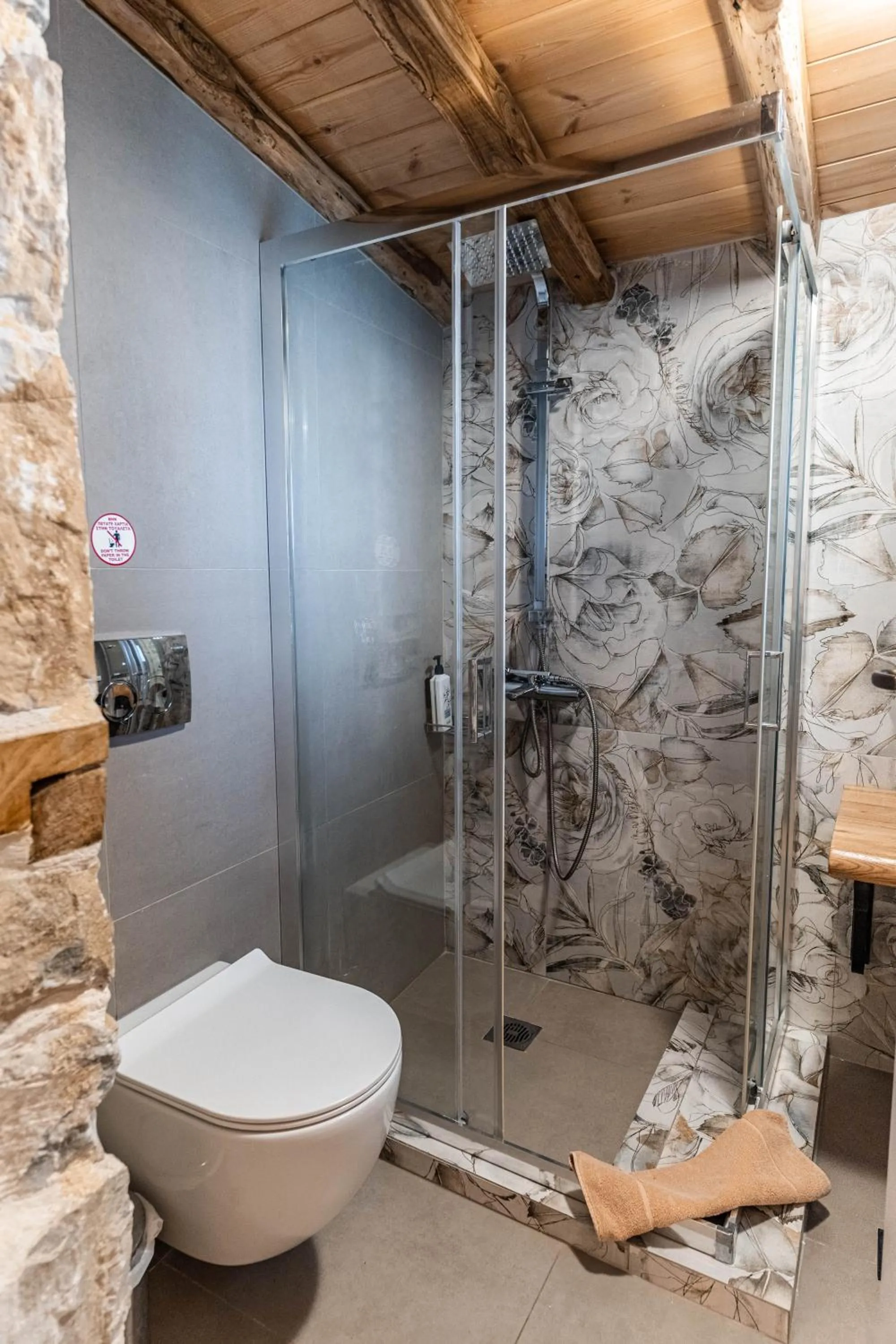 Shower in Guesthouse Iris