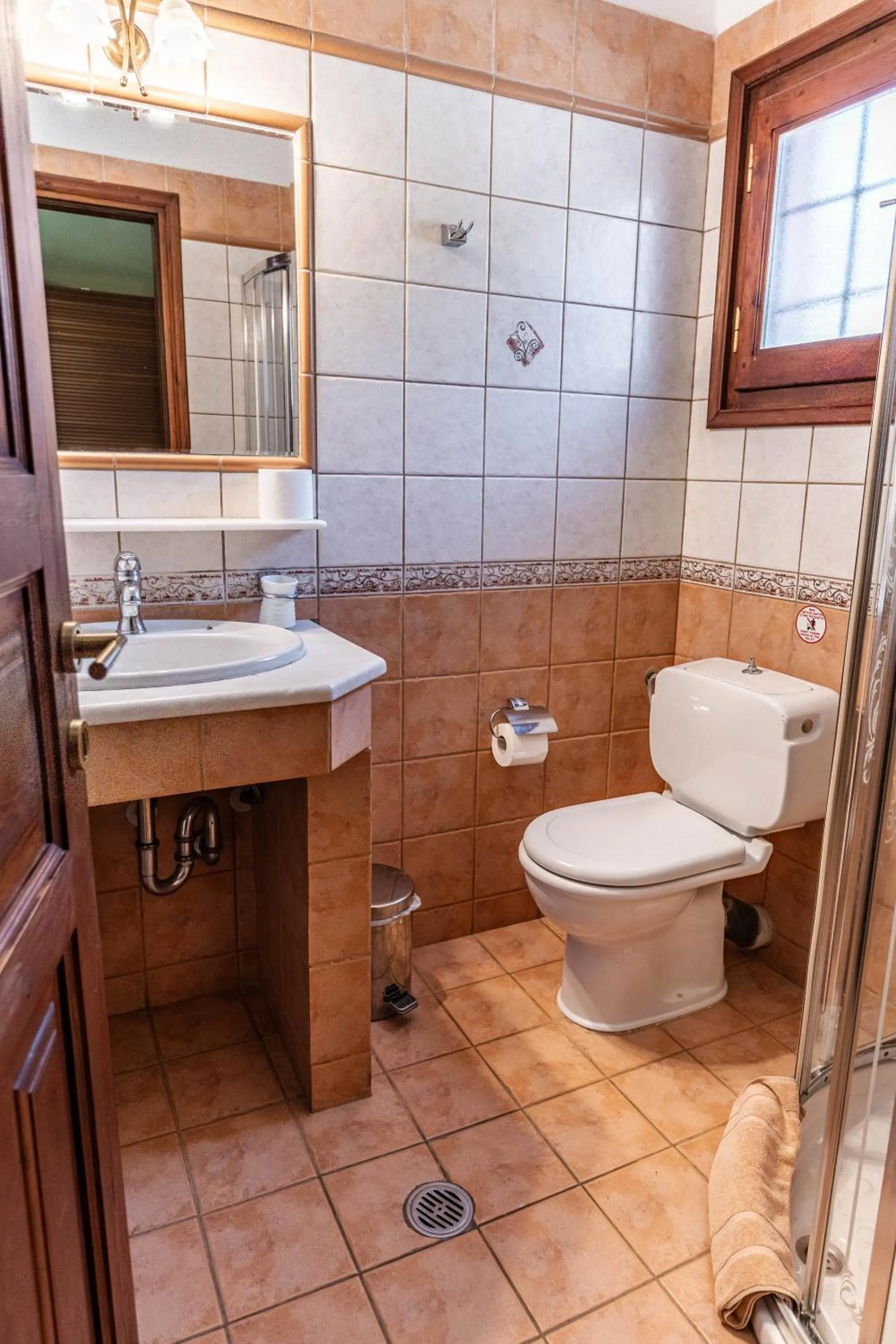 Toilet in Guesthouse Iris