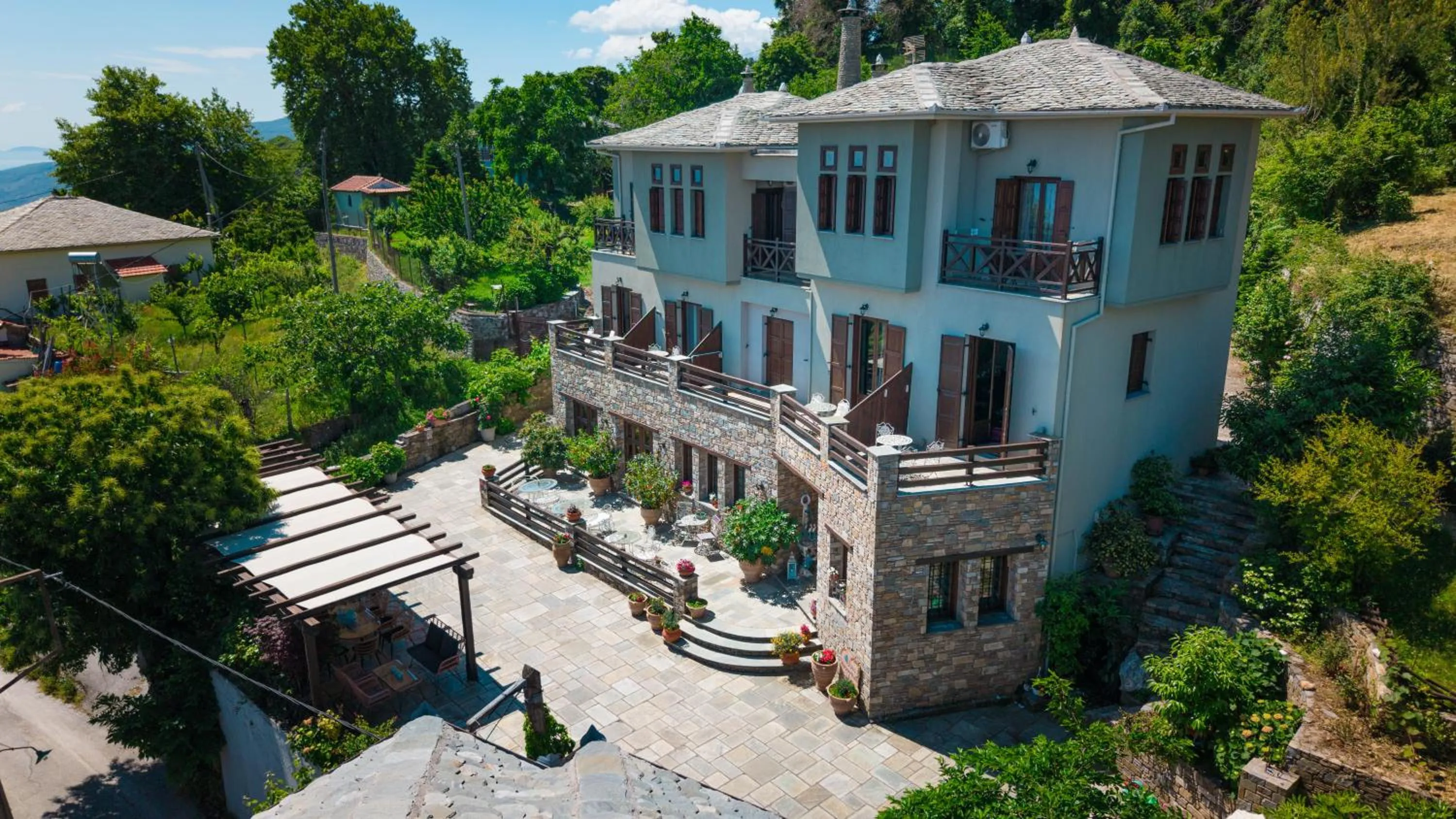 Property building in Guesthouse Iris