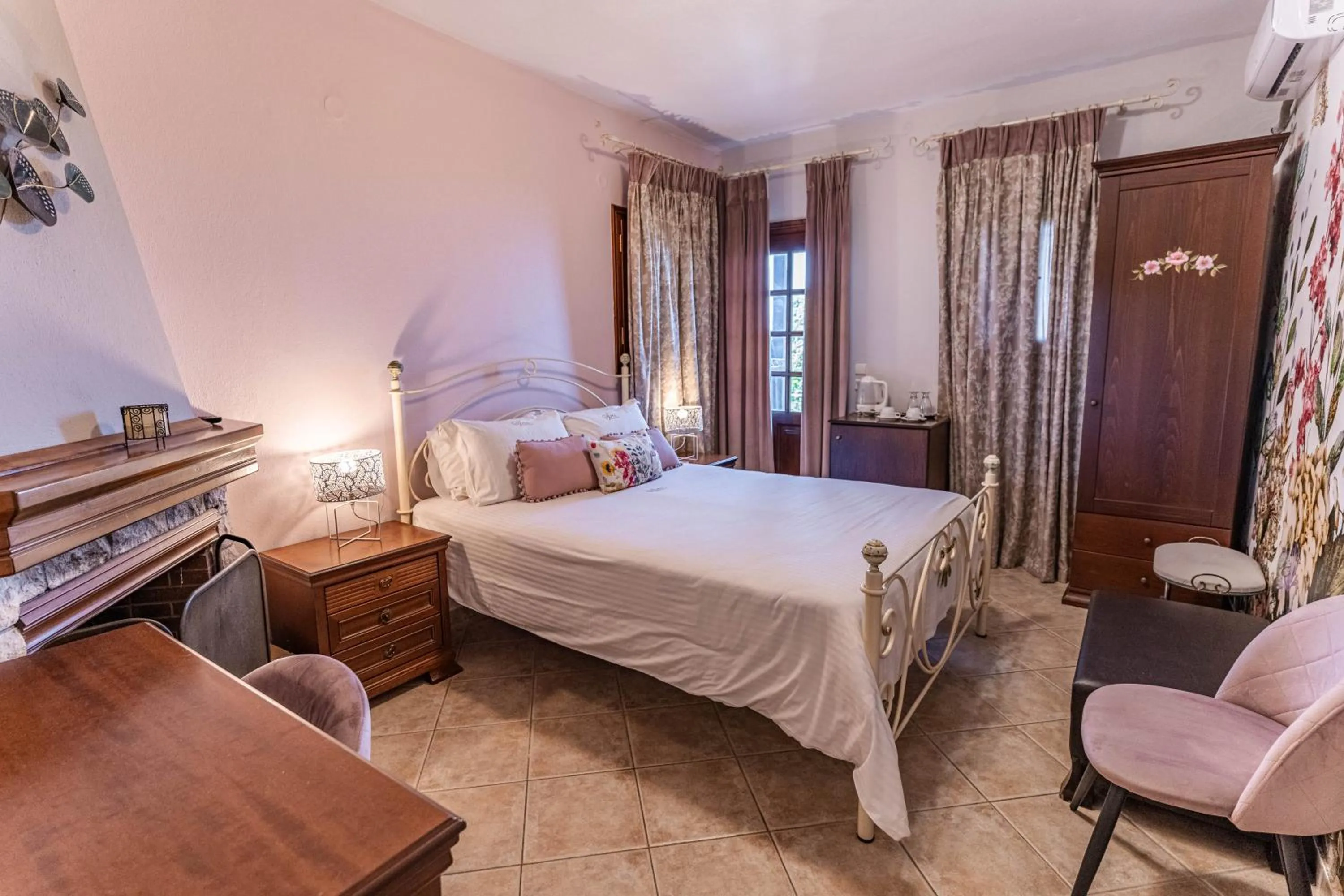 Photo of the whole room, Bed in Guesthouse Iris
