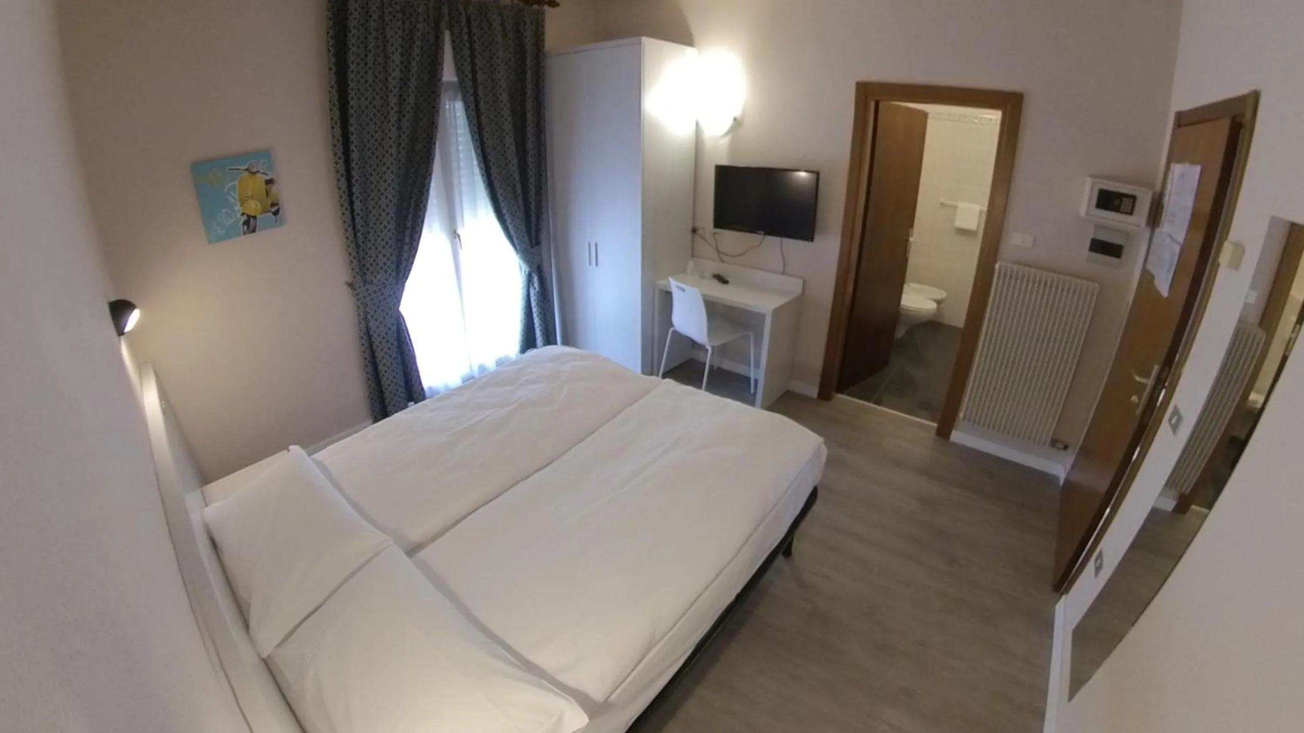 Photo of the whole room, Bed in Hotel Varone Alberello