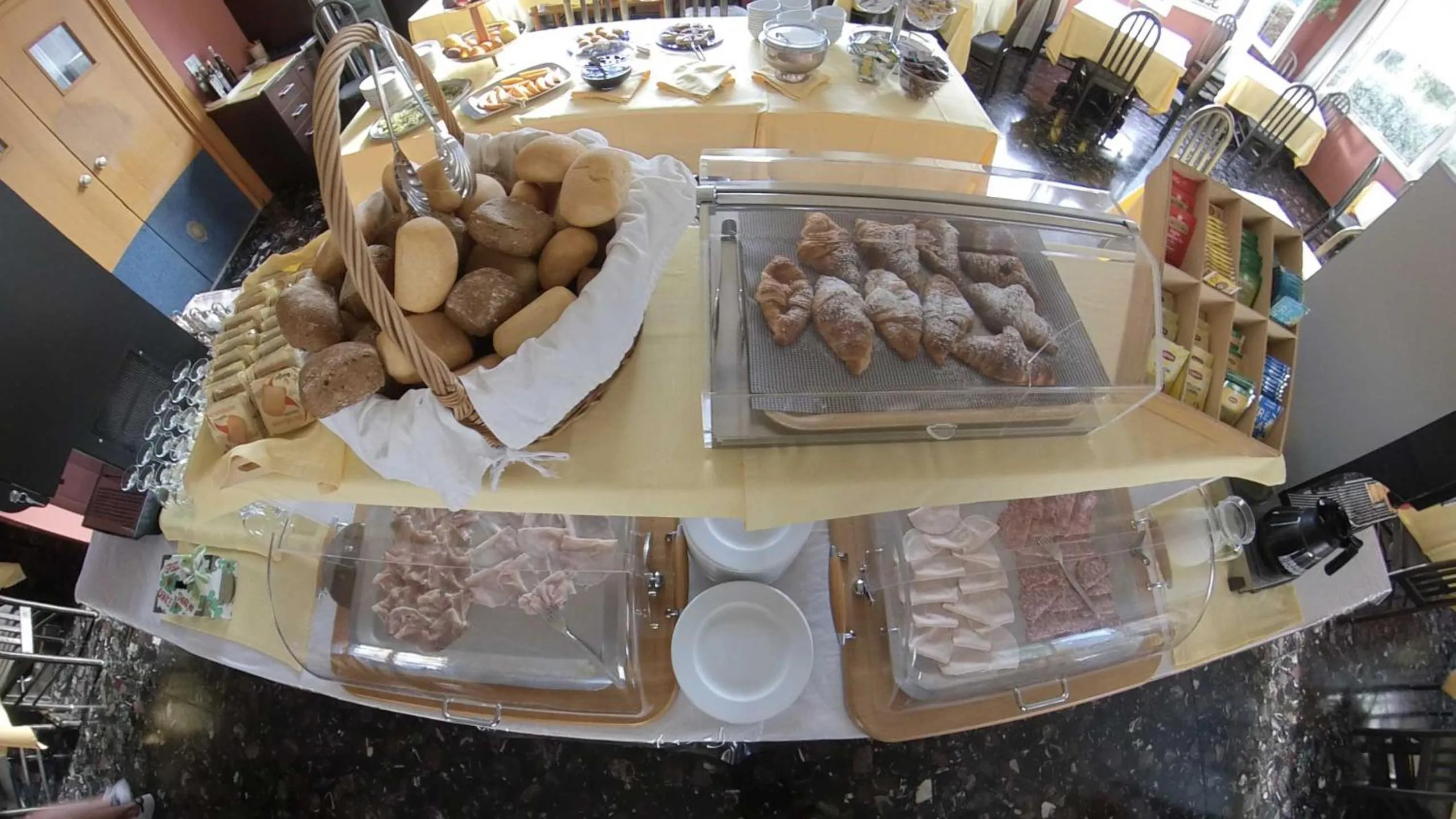 Breakfast in Hotel Varone Alberello