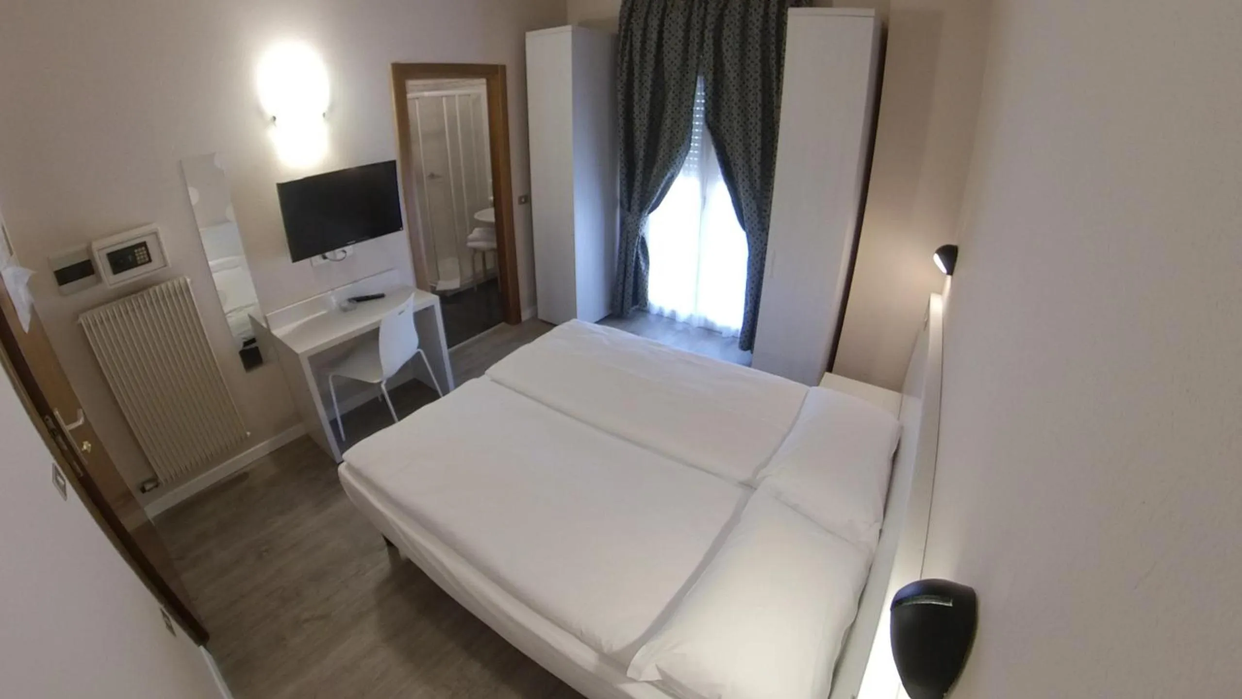 Photo of the whole room, Bed in Hotel Varone Alberello