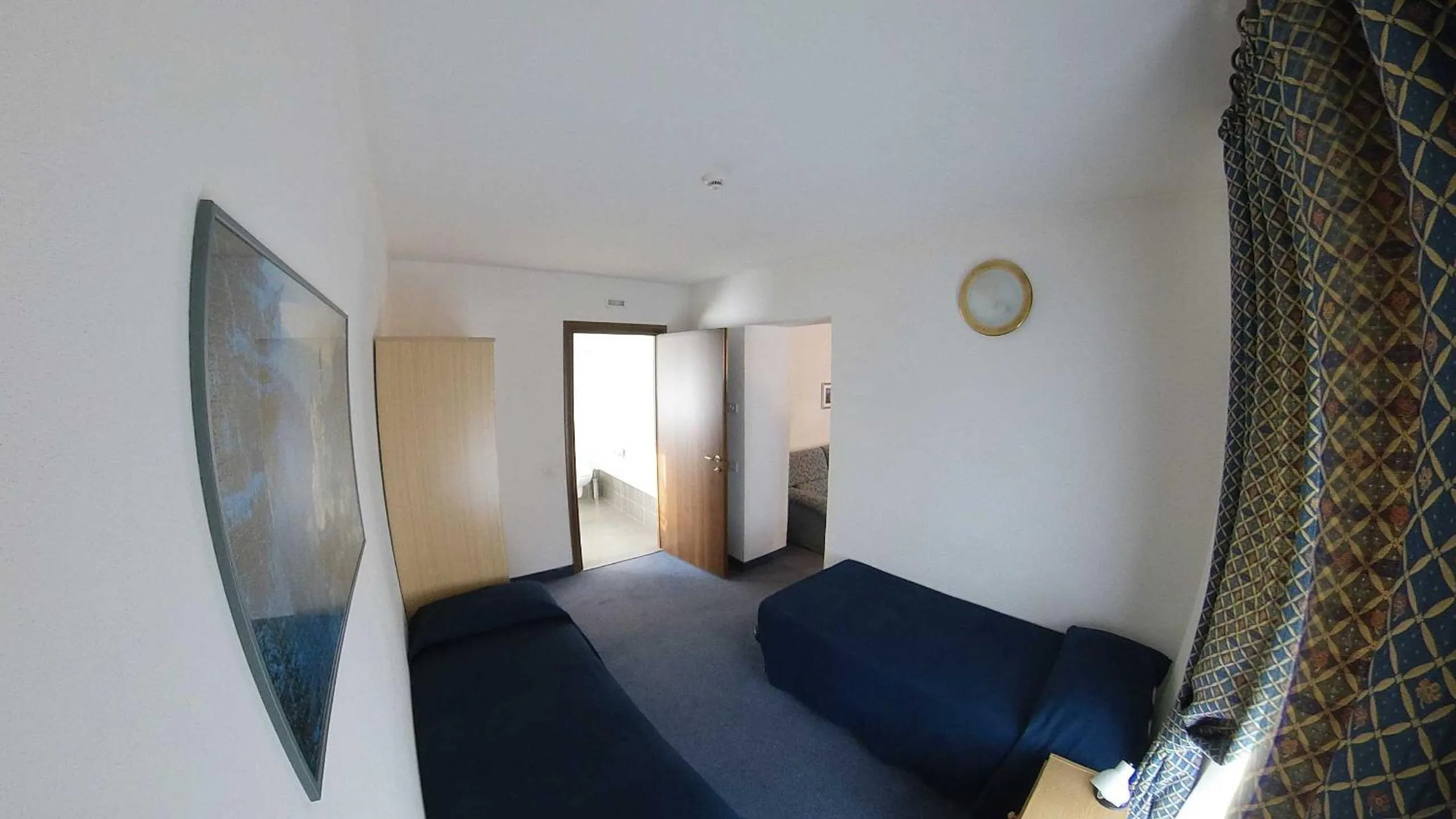 Bathroom, Bed in Hotel Varone Alberello